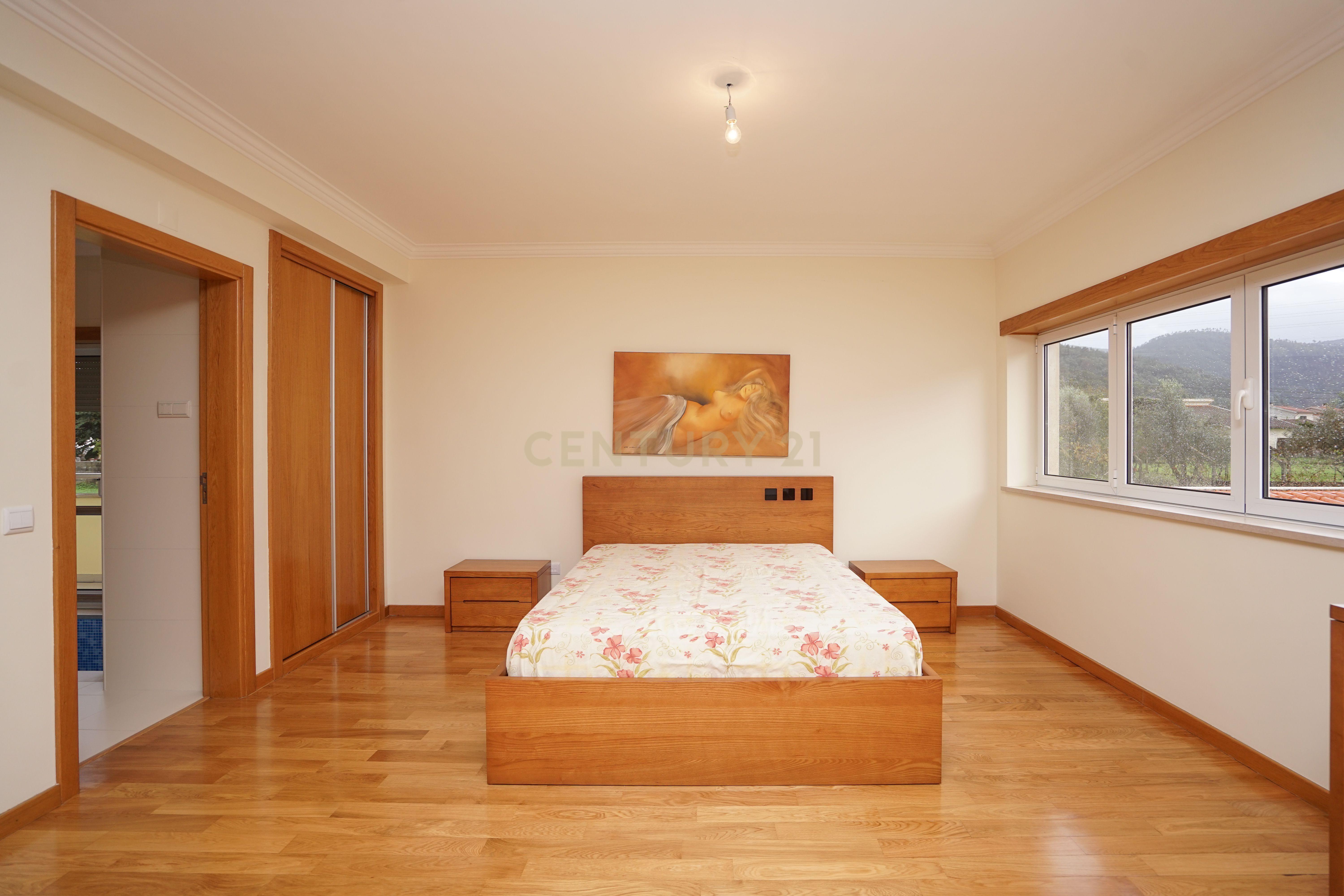 Moradia T4 - Em excelente estado - Image 42