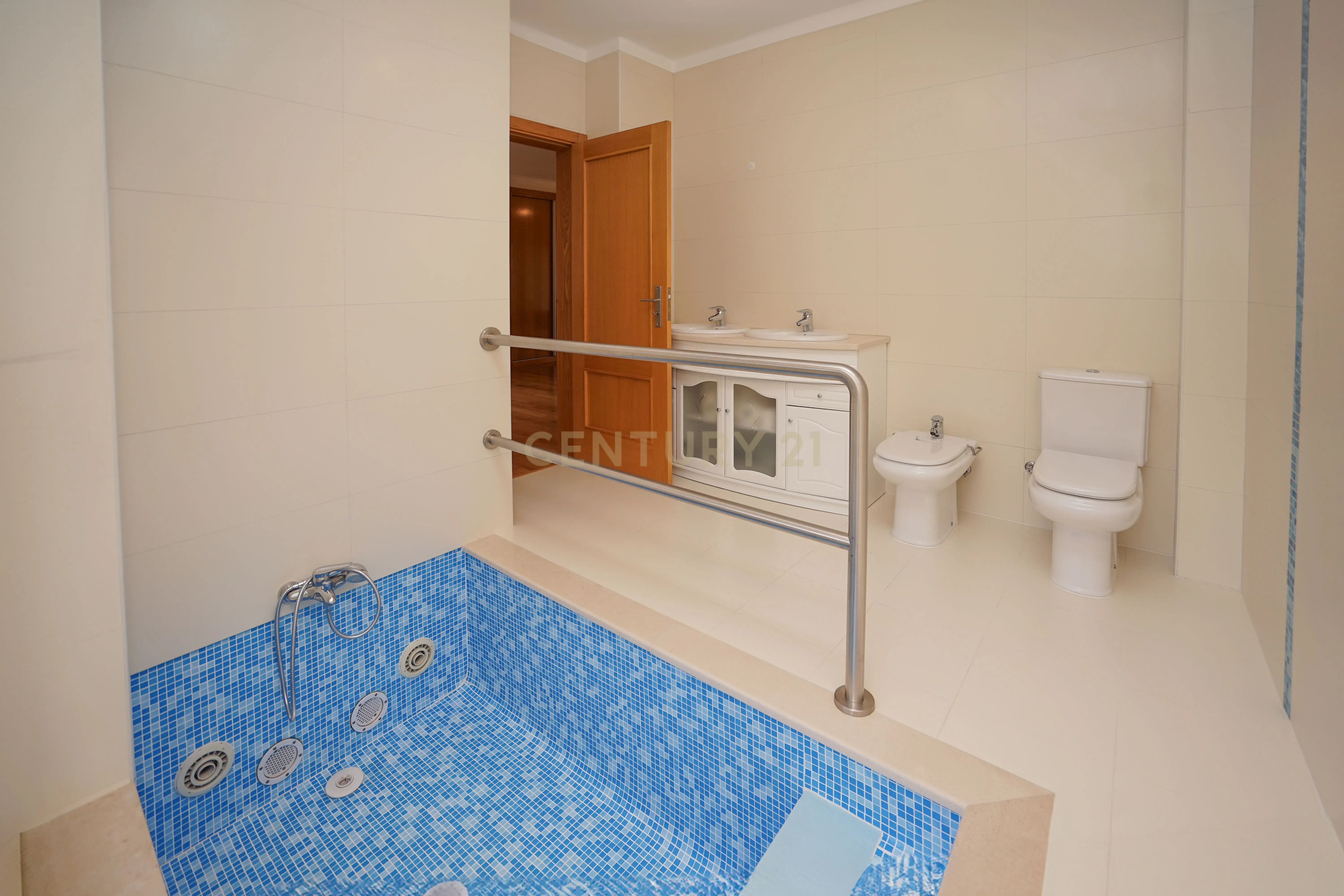 Moradia T4 - Em excelente estado - Image 43