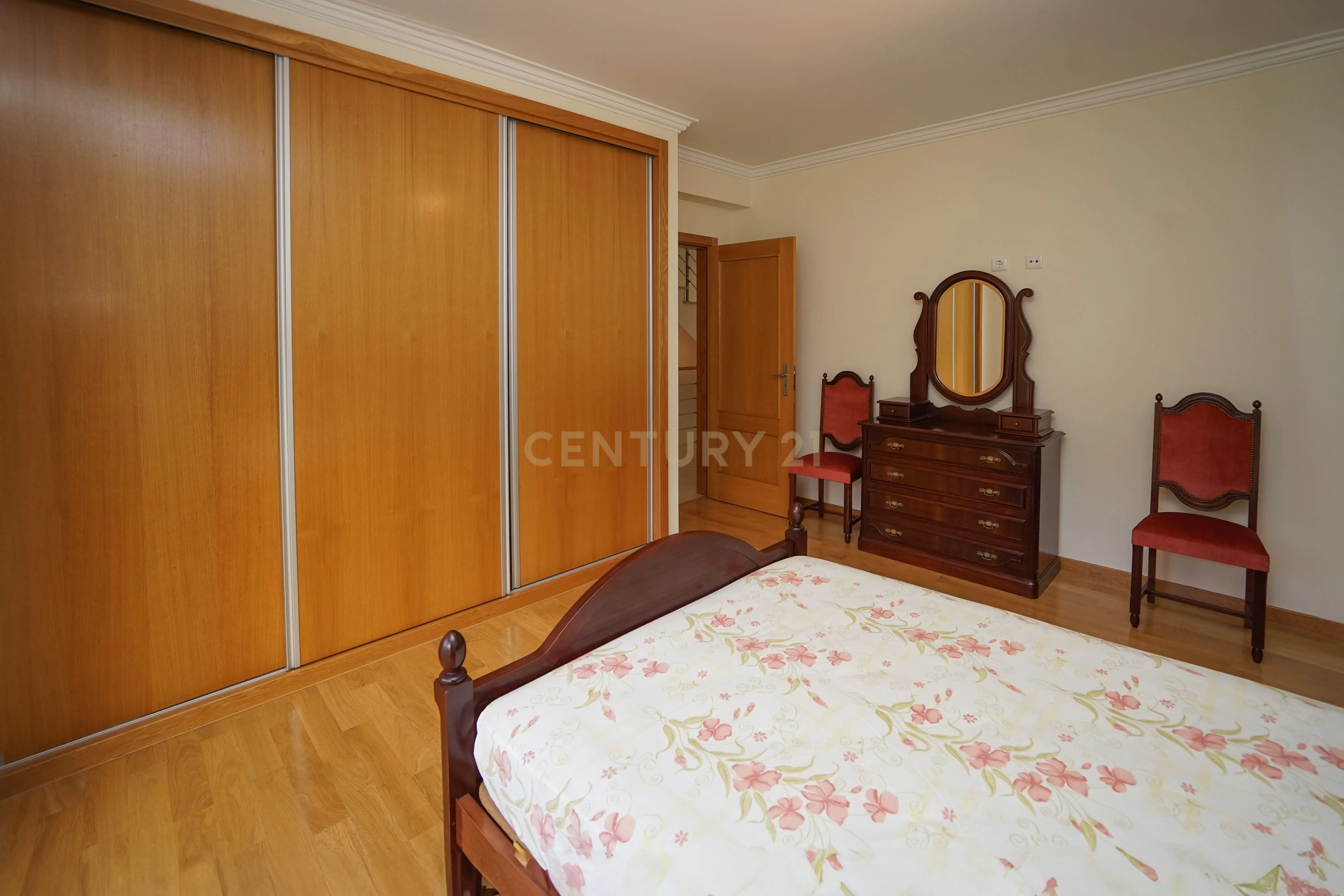 Moradia T4 - Em excelente estado - Image 54