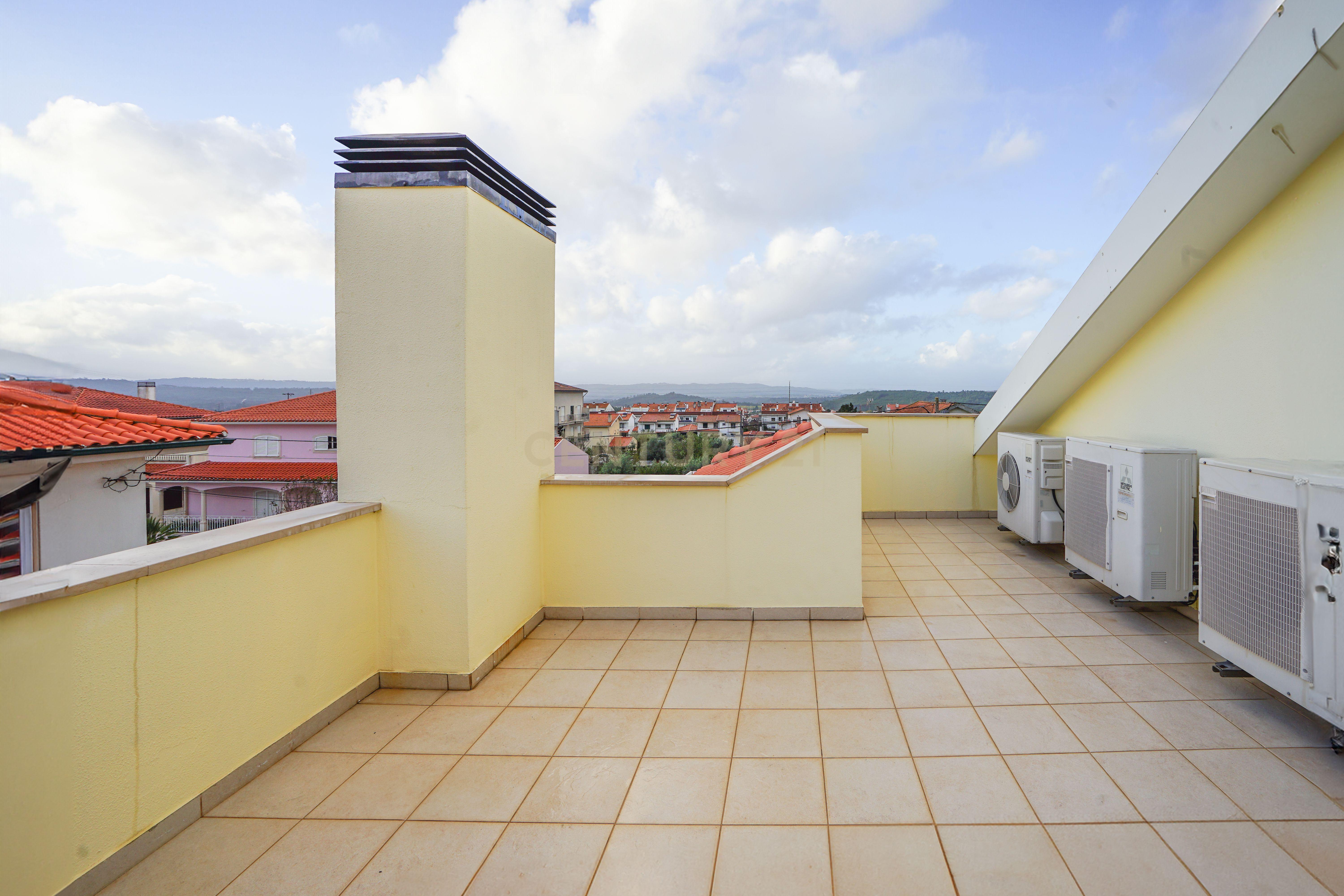 Moradia T4 - Em excelente estado - Image 66