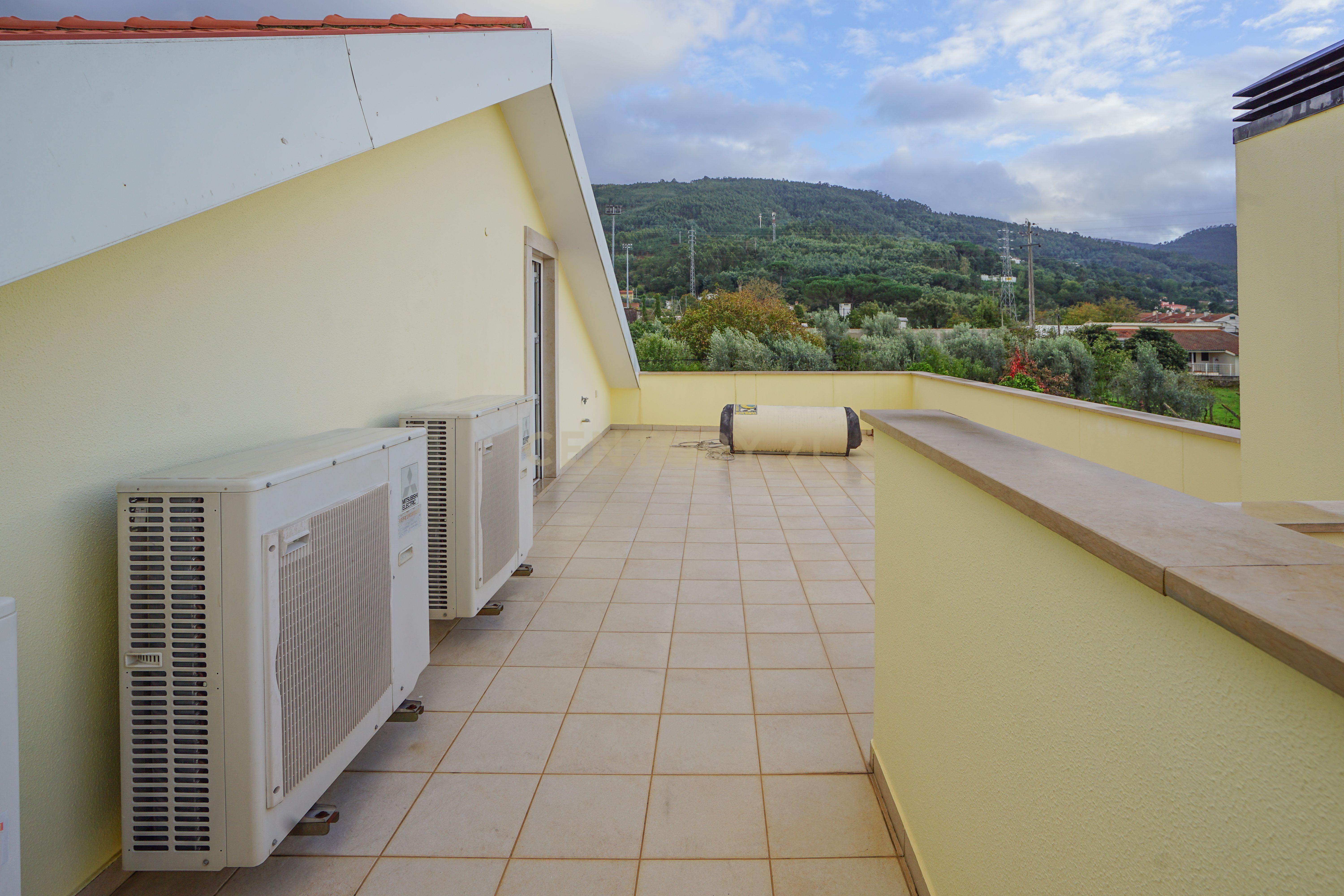Moradia T4 - Em excelente estado - Image 67