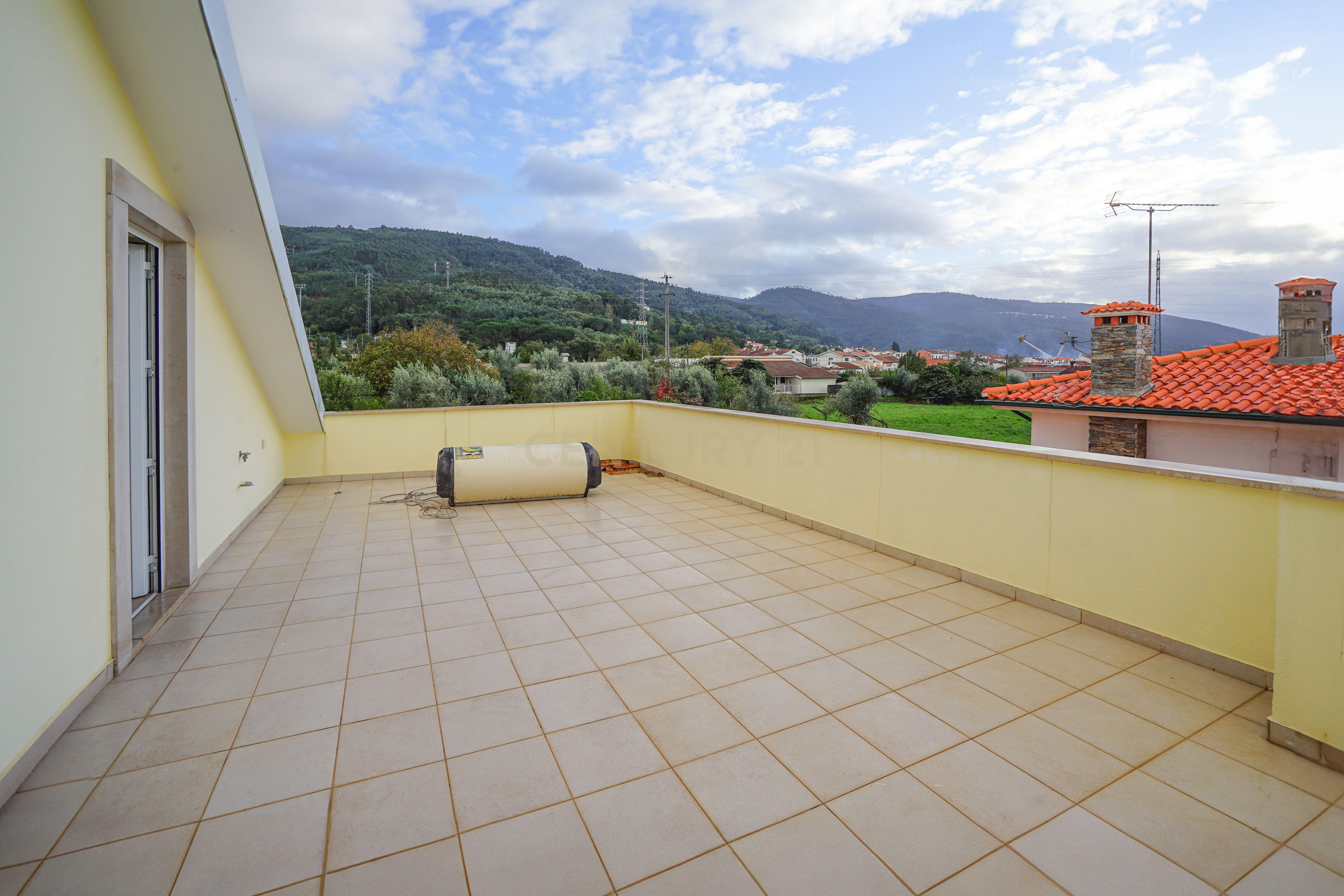 Moradia T4 - Em excelente estado - Image 68