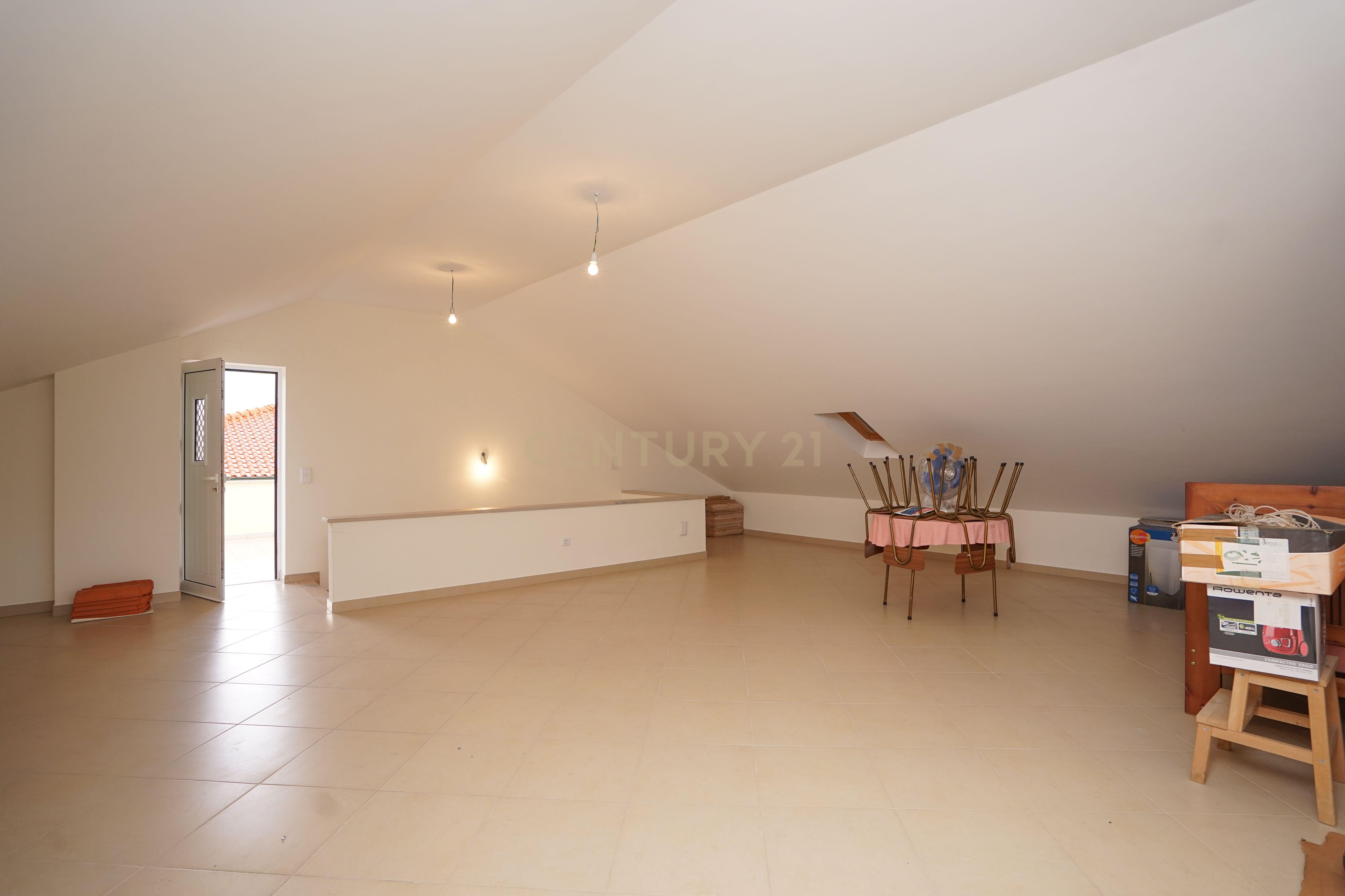 Moradia T4 - Em excelente estado - Image 70