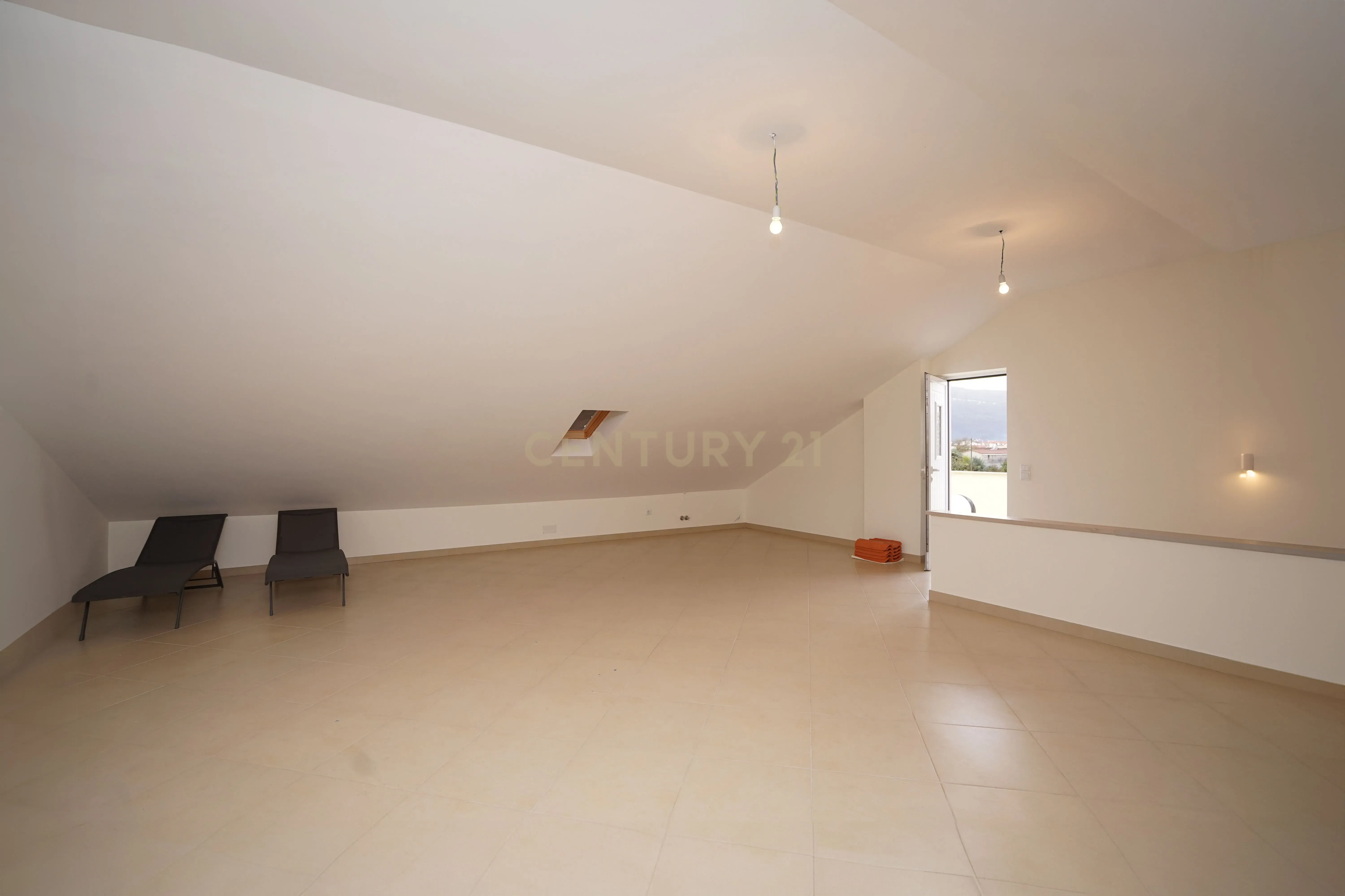 Moradia T4 - Em excelente estado - Image 71