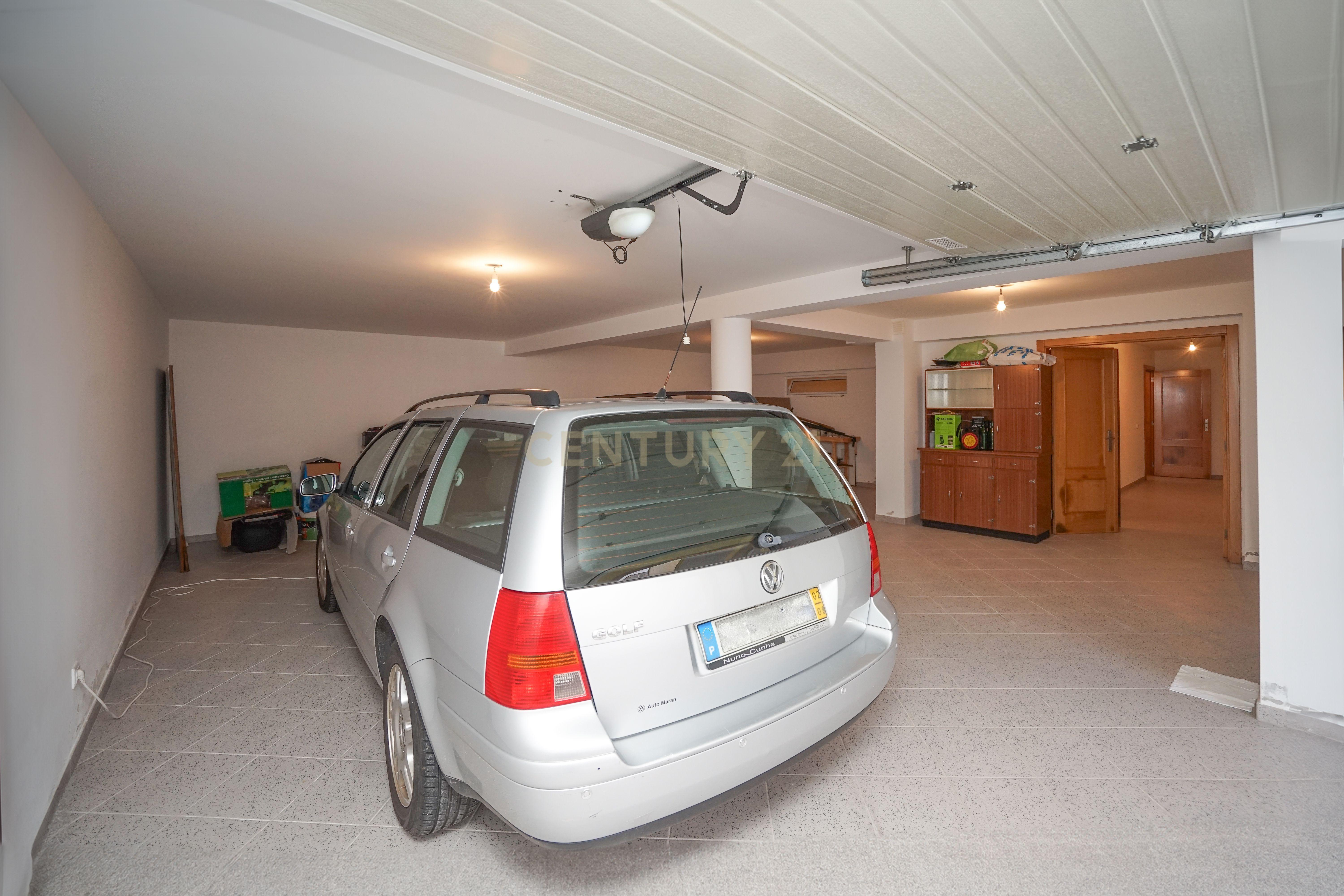 Moradia T4 - Em excelente estado - Image 77