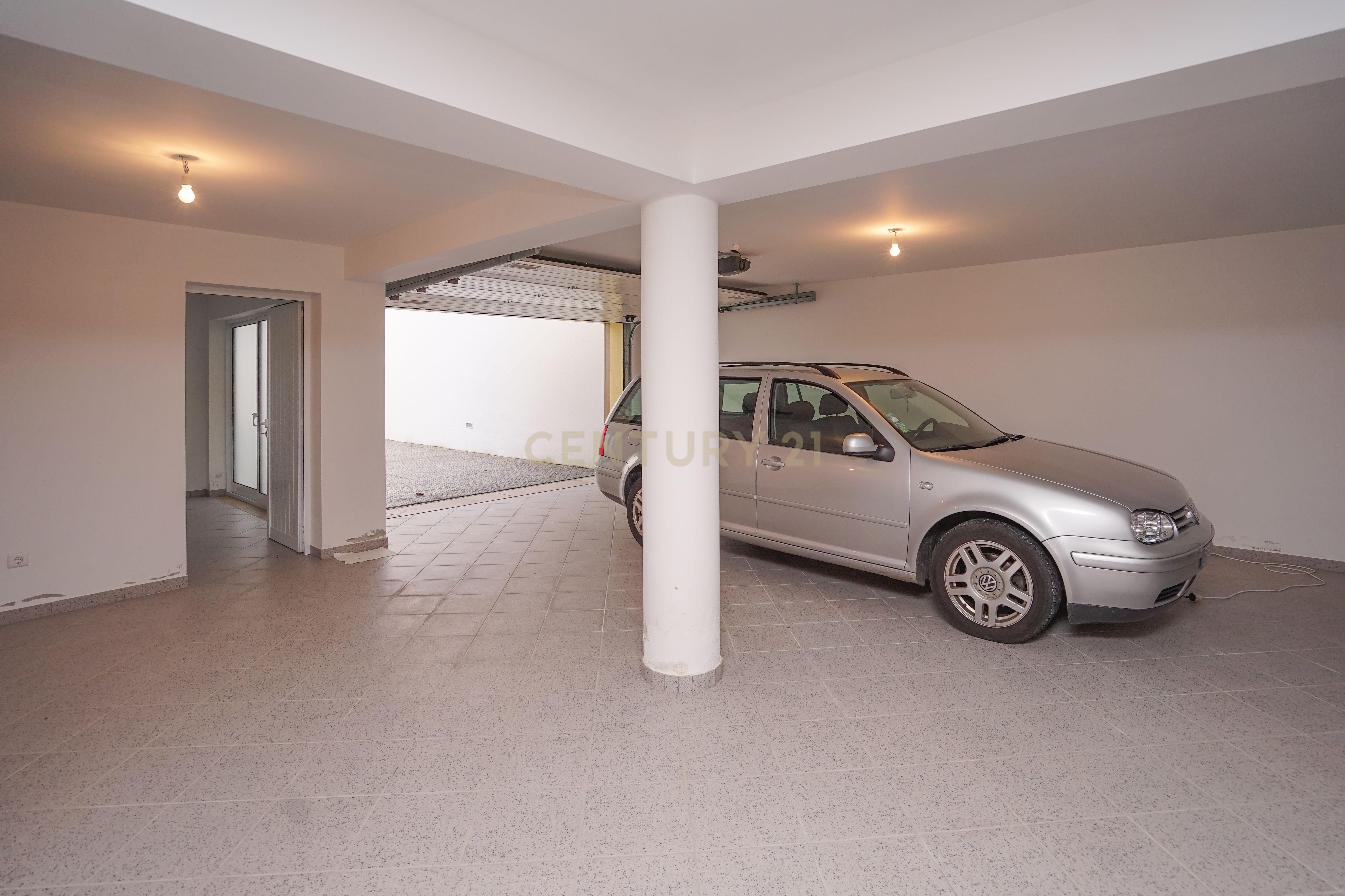 Moradia T4 - Em excelente estado - Image 78