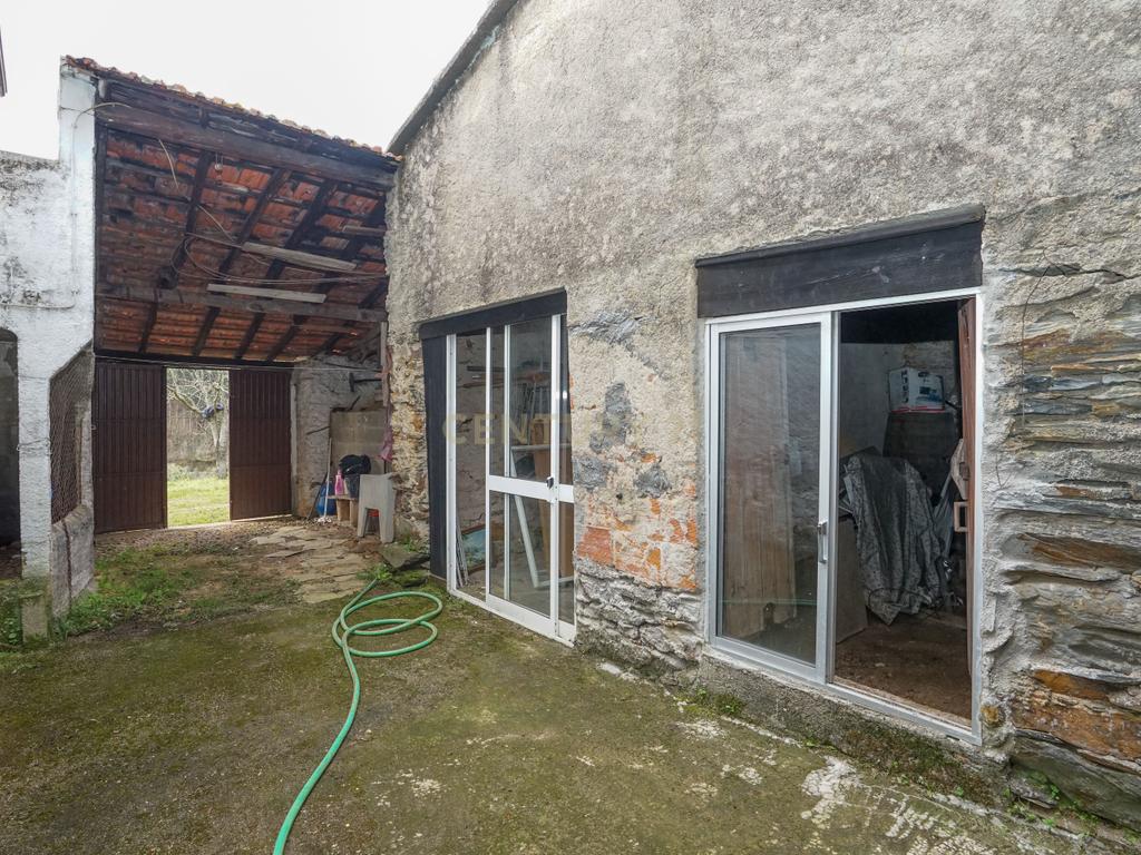 Moradia T1 + 1 com terreno, garagem e pátio - Góis - Image 20
