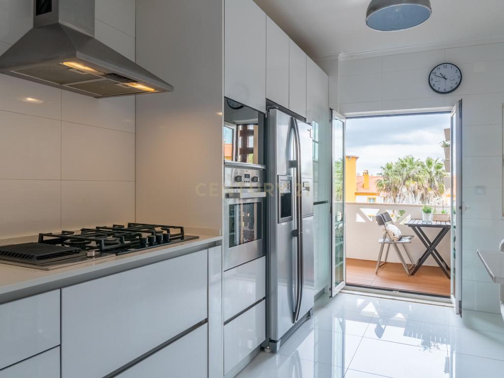 Apartamento T3  na  Quinta da Beloura  em Condomínio Privado com Piscina segurança  24H - Image 4