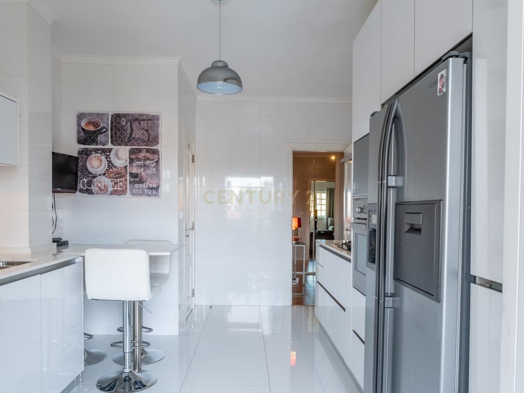 Apartamento T3  na  Quinta da Beloura  em Condomínio Privado com Piscina segurança  24H - Image 8
