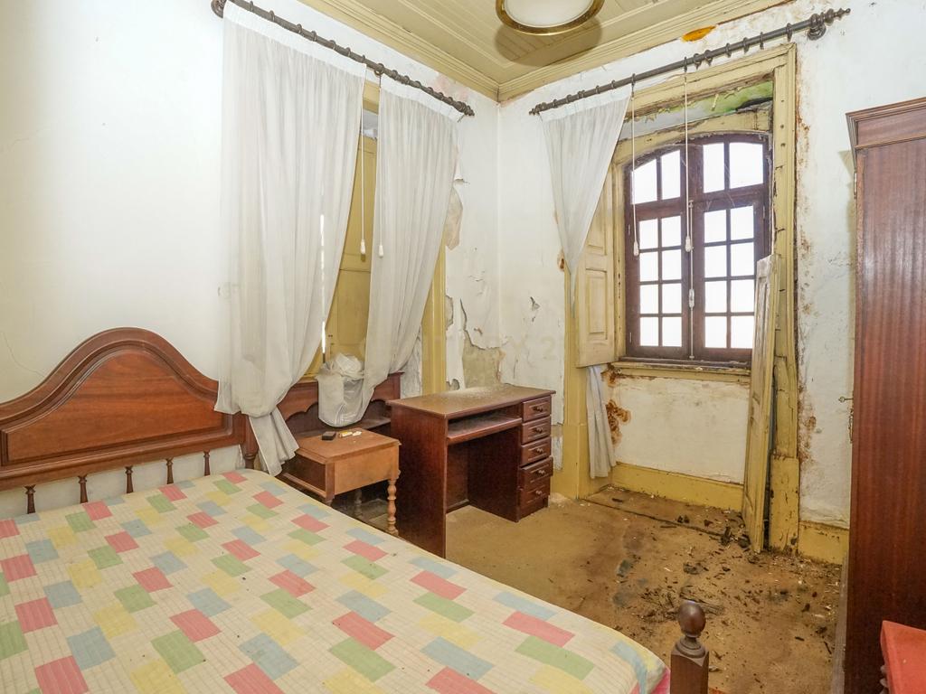 Moradia tradicional com pátio,adega,arrúmos,sotão,garagem ,terreno plano e poço numa localização exceptional a 5 min. de Lousã - Image 33