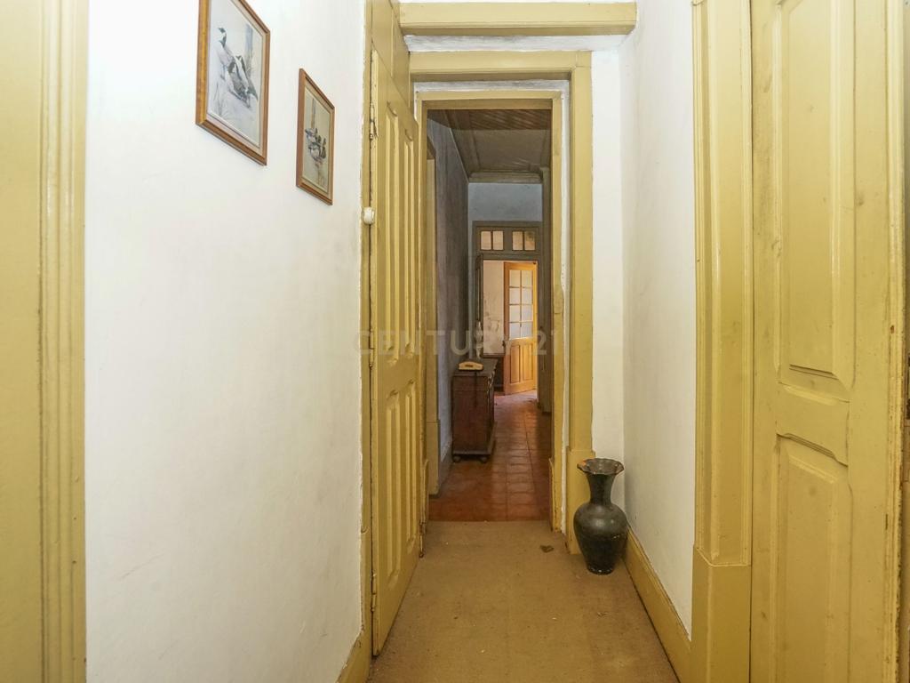 Moradia tradicional com pátio,adega,arrúmos,sotão,garagem ,terreno plano e poço numa localização exceptional a 5 min. de Lousã - Image 35
