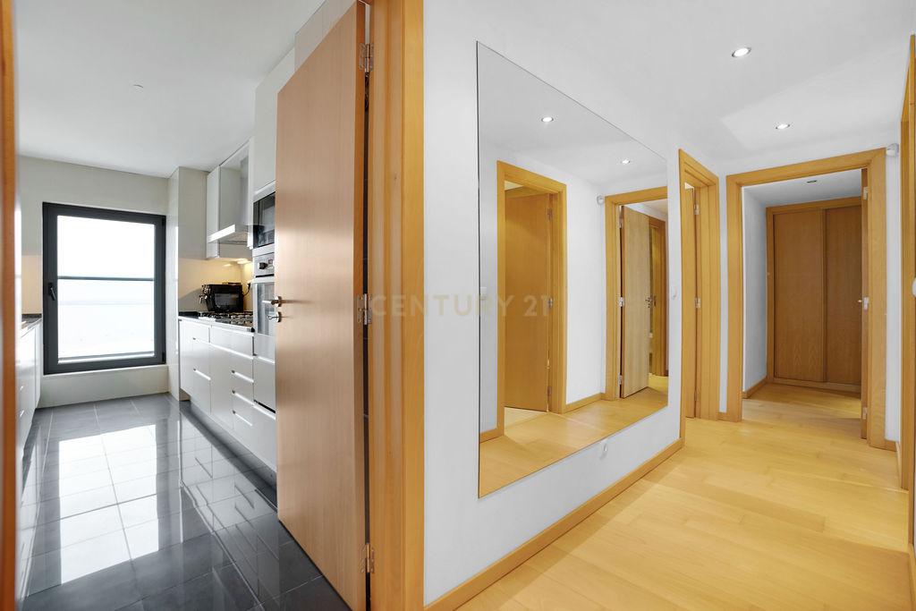 Apartamento T2 vista panoramica deslumbrante no Parque das Nações - Image 8