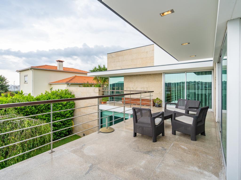 Moradia T4 com piscina - Bom Jesus - Image 37