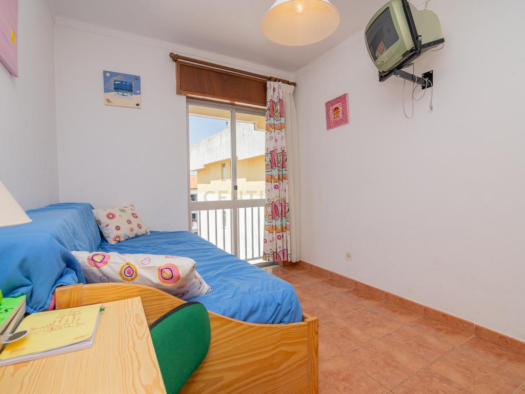 NÃO PERCA ESTA GRANDE OPORTUNIDADE! APARTAMENTO T2 COM GRANDES ÁREAS E DESPENSA, MUITO BEM LOCALIZADO PRÓXIMO DE TODAS AS COMODIDADES E SERVIÇOS E A PASSOS DAS PARADISIACAS PRAIAS DE LAGOS! - Image 15
