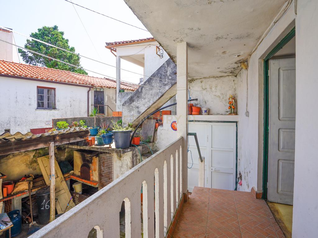 Moradia T2 + T3 - Localização tranquila - Image 11