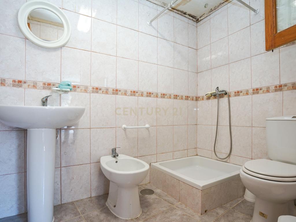 Moradia T2 + T3 - Localização tranquila - Image 19