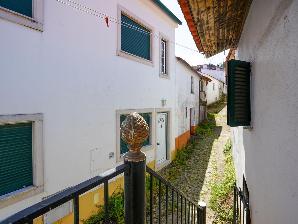 Moradia T2 + T3 - Localização tranquila - Image 24