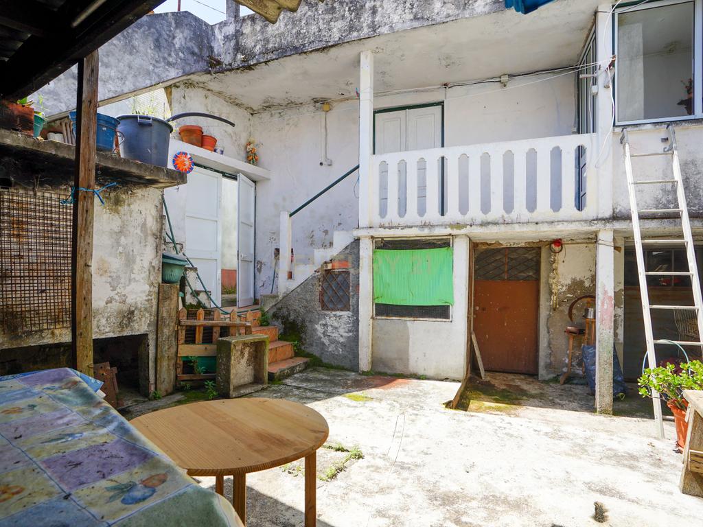 Moradia T2 + T3 - Localização tranquila - Image 8