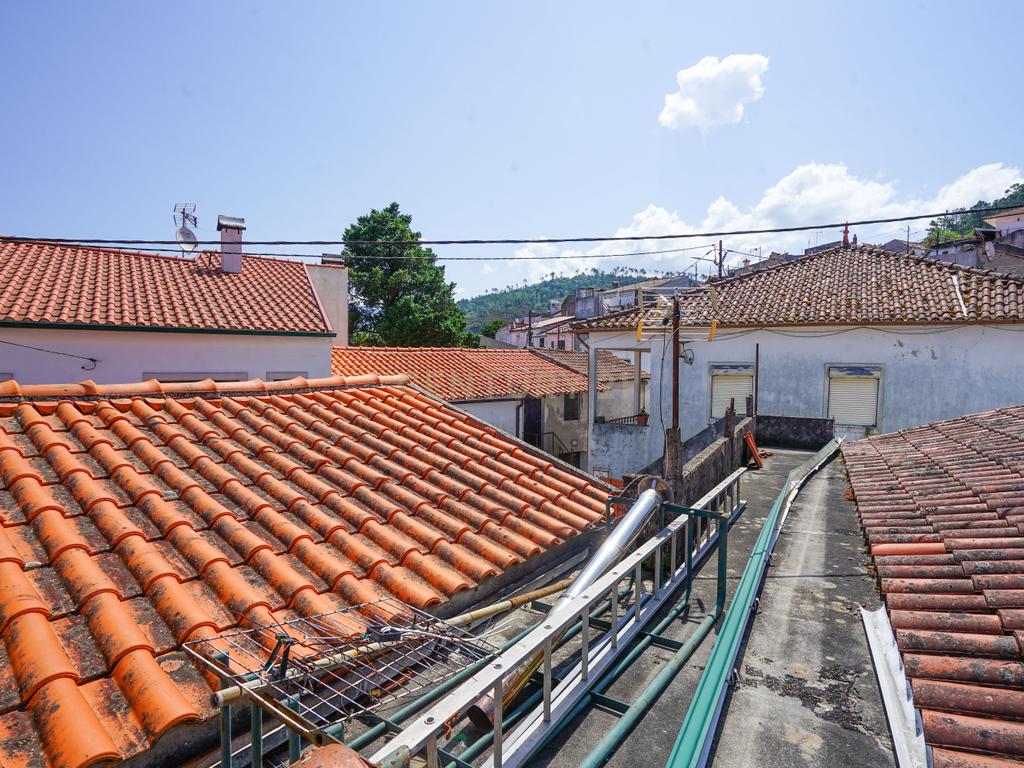Moradia T2 + T3 - Localização tranquila - Image 31