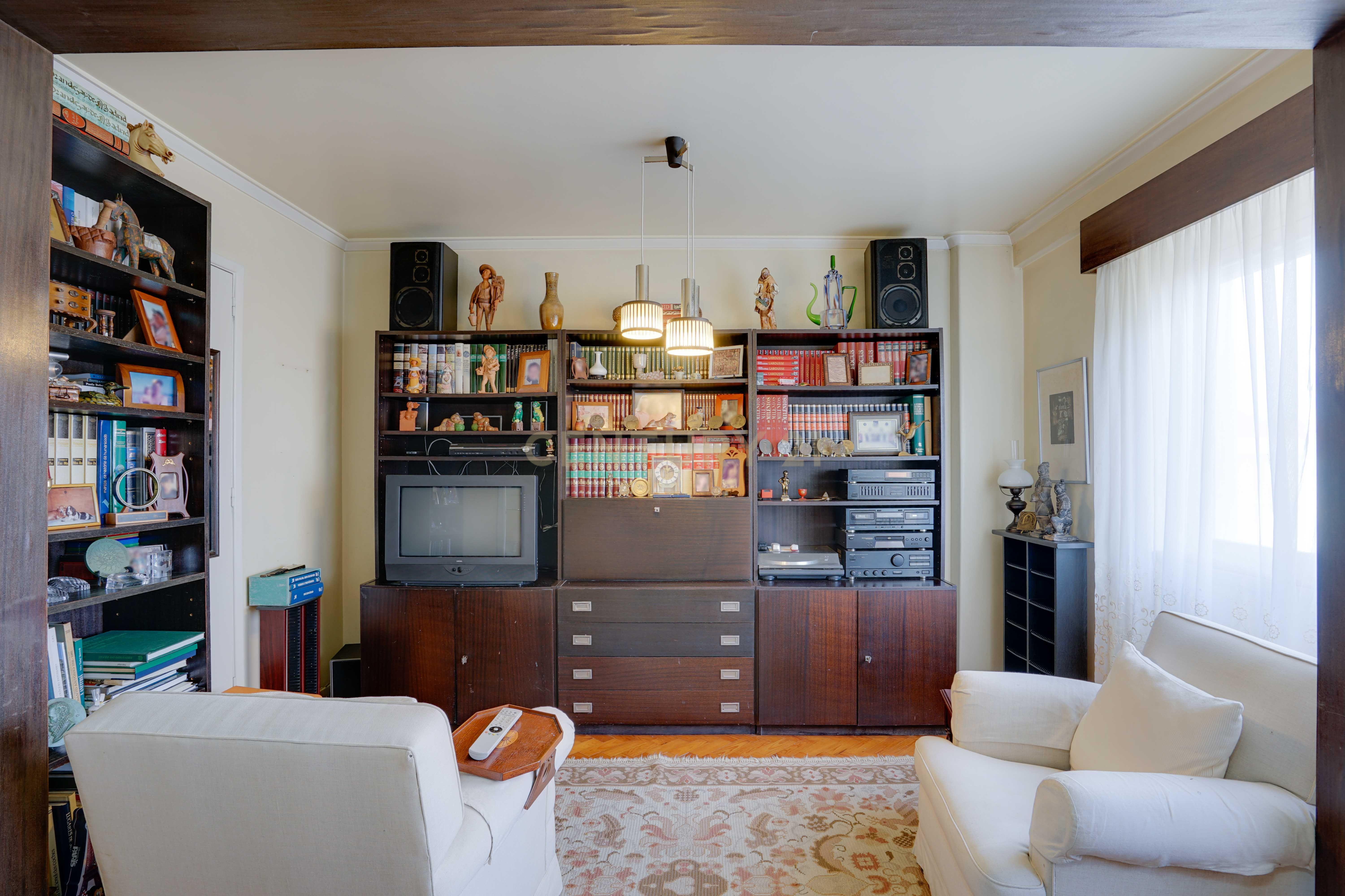 Duplex T4 em Lisboa com 125m² e serviços incluídos - Image 9