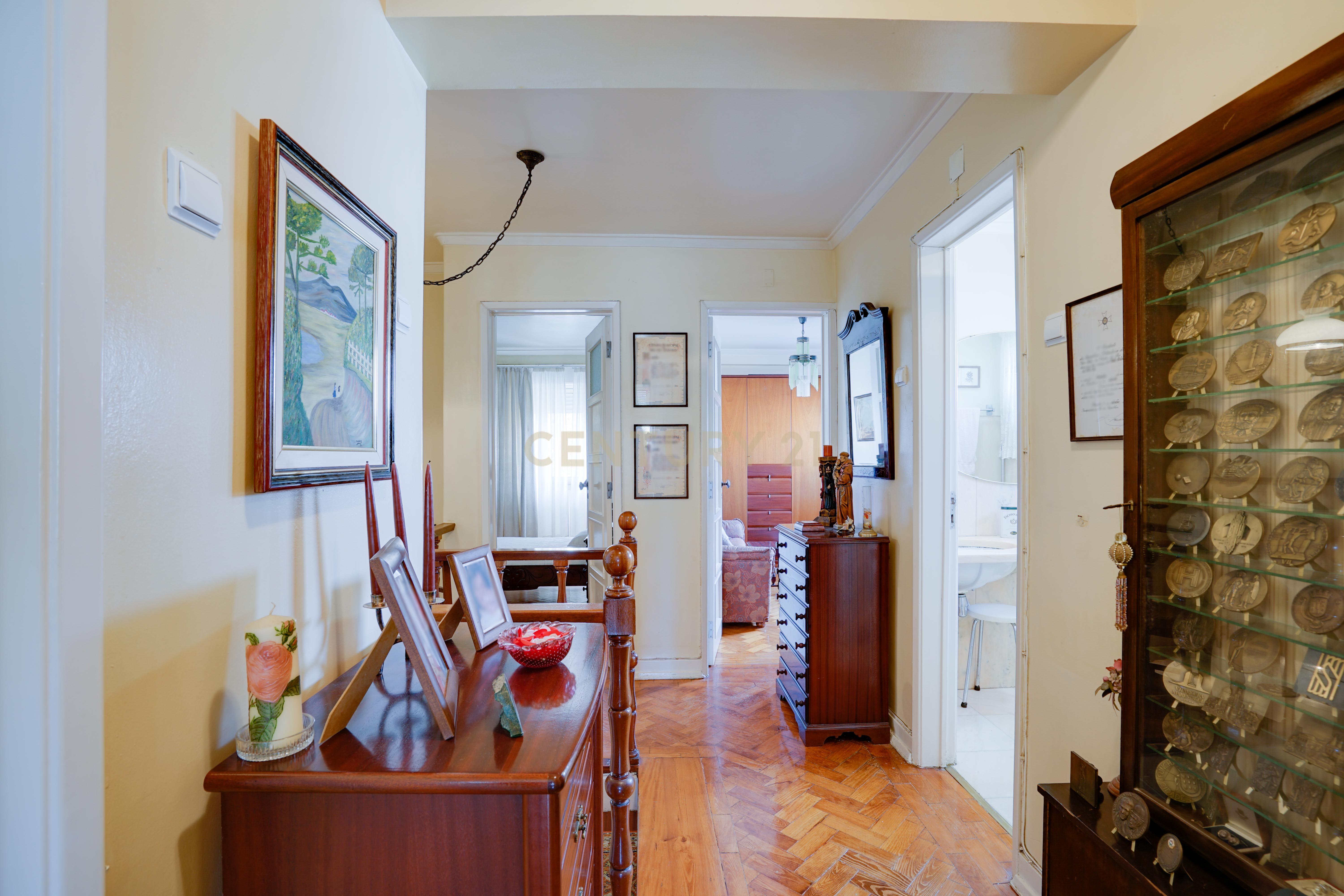 Duplex T4 em Lisboa com 125m² e serviços incluídos - Image 10