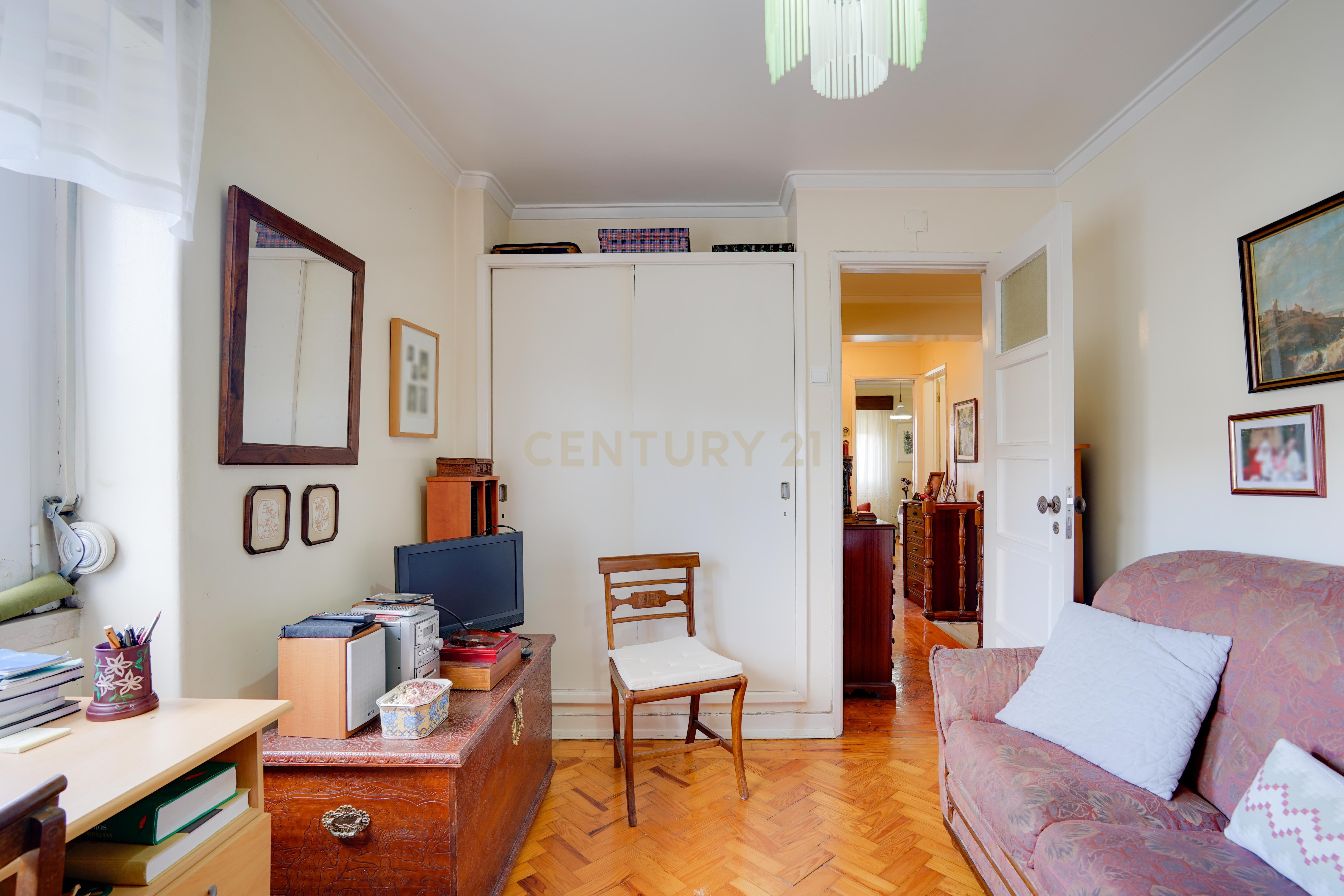 Duplex T4 em Lisboa com 125m² e serviços incluídos - Image 15