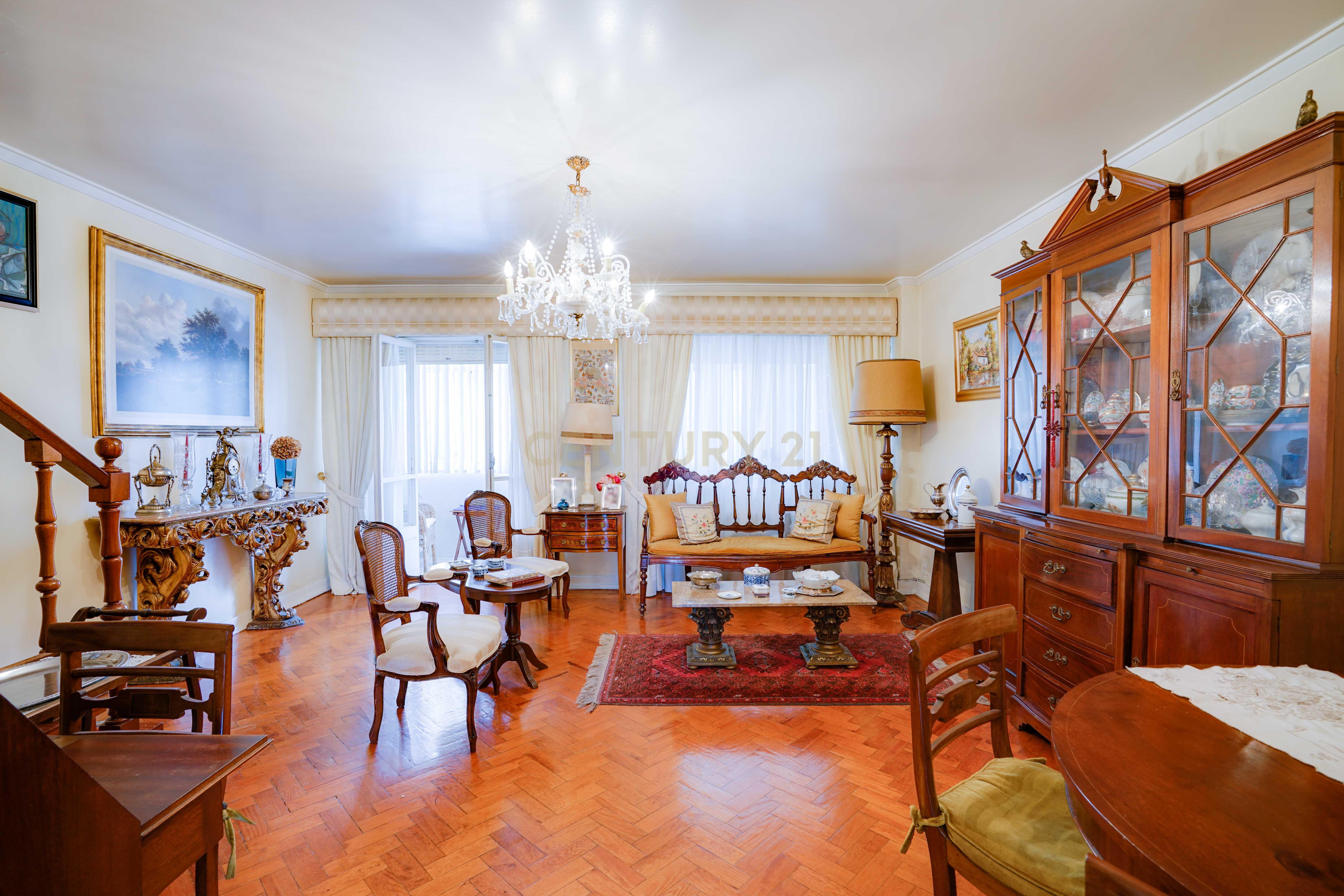 Duplex T4 em Lisboa com 125m² e serviços incluídos - Image 2