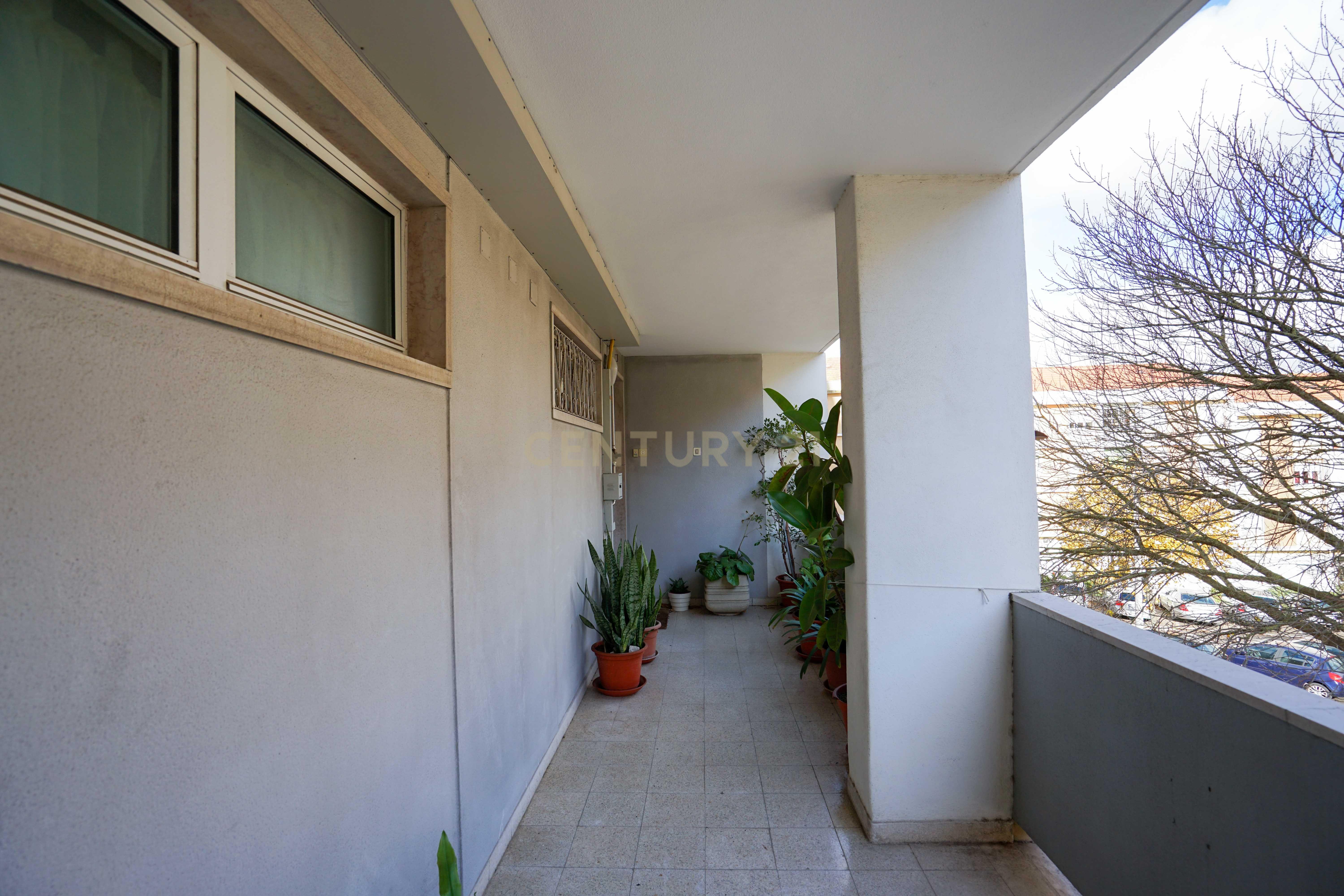 Duplex T4 em Lisboa com 125m² e serviços incluídos - Image 8