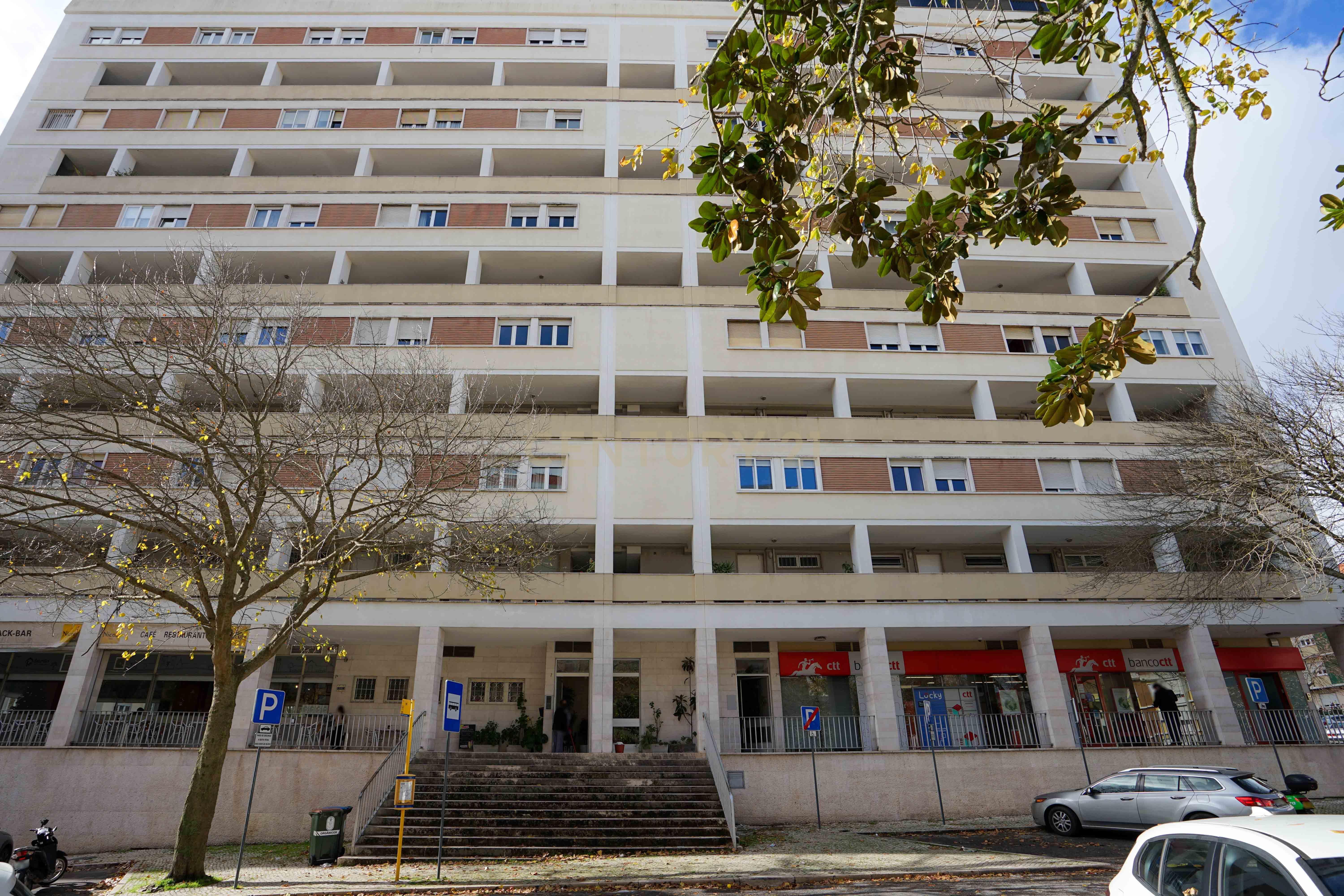 Duplex T4 em Lisboa com 125m² e serviços incluídos - Image 4