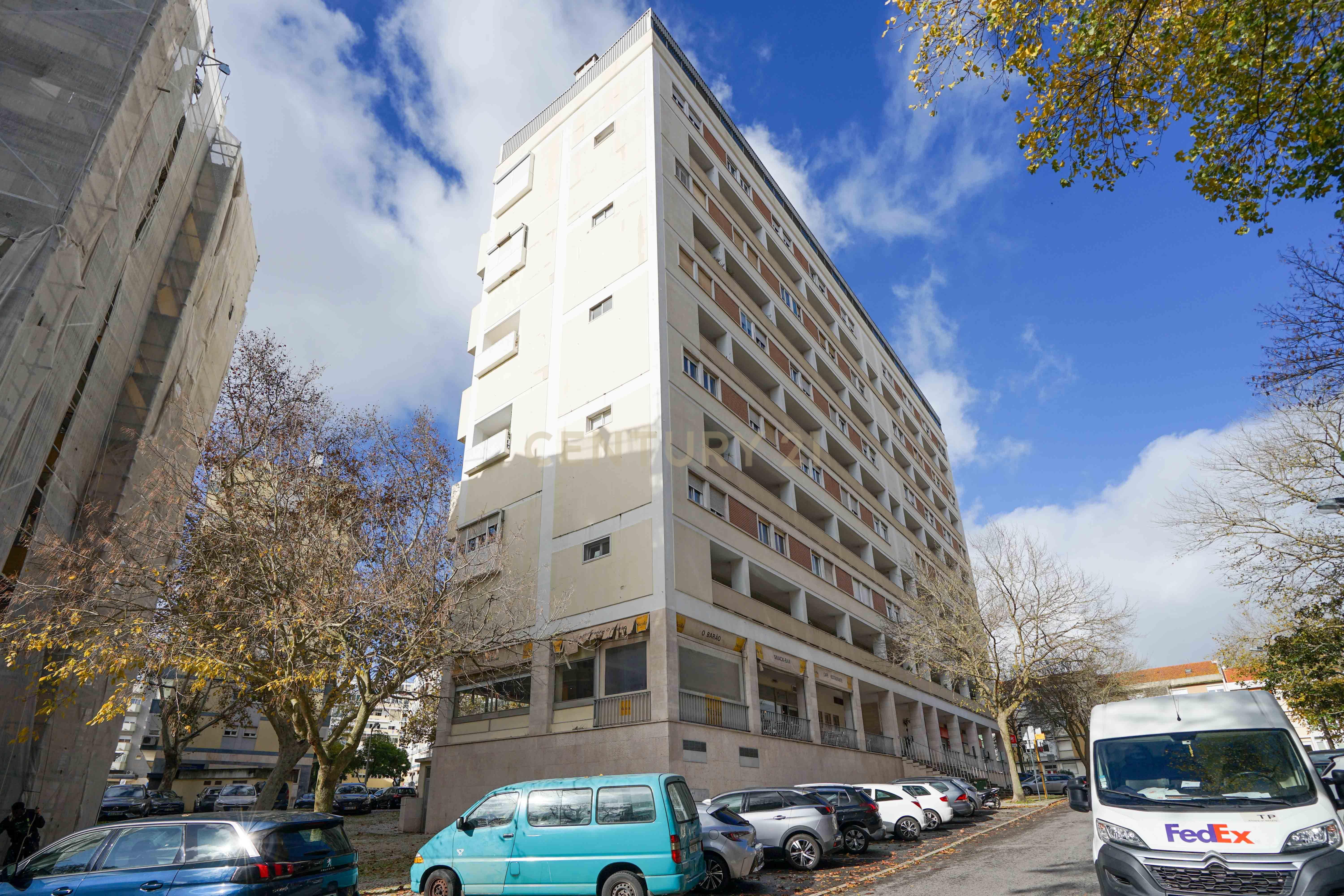 Duplex T4 em Lisboa com 125m² e serviços incluídos - Image 6