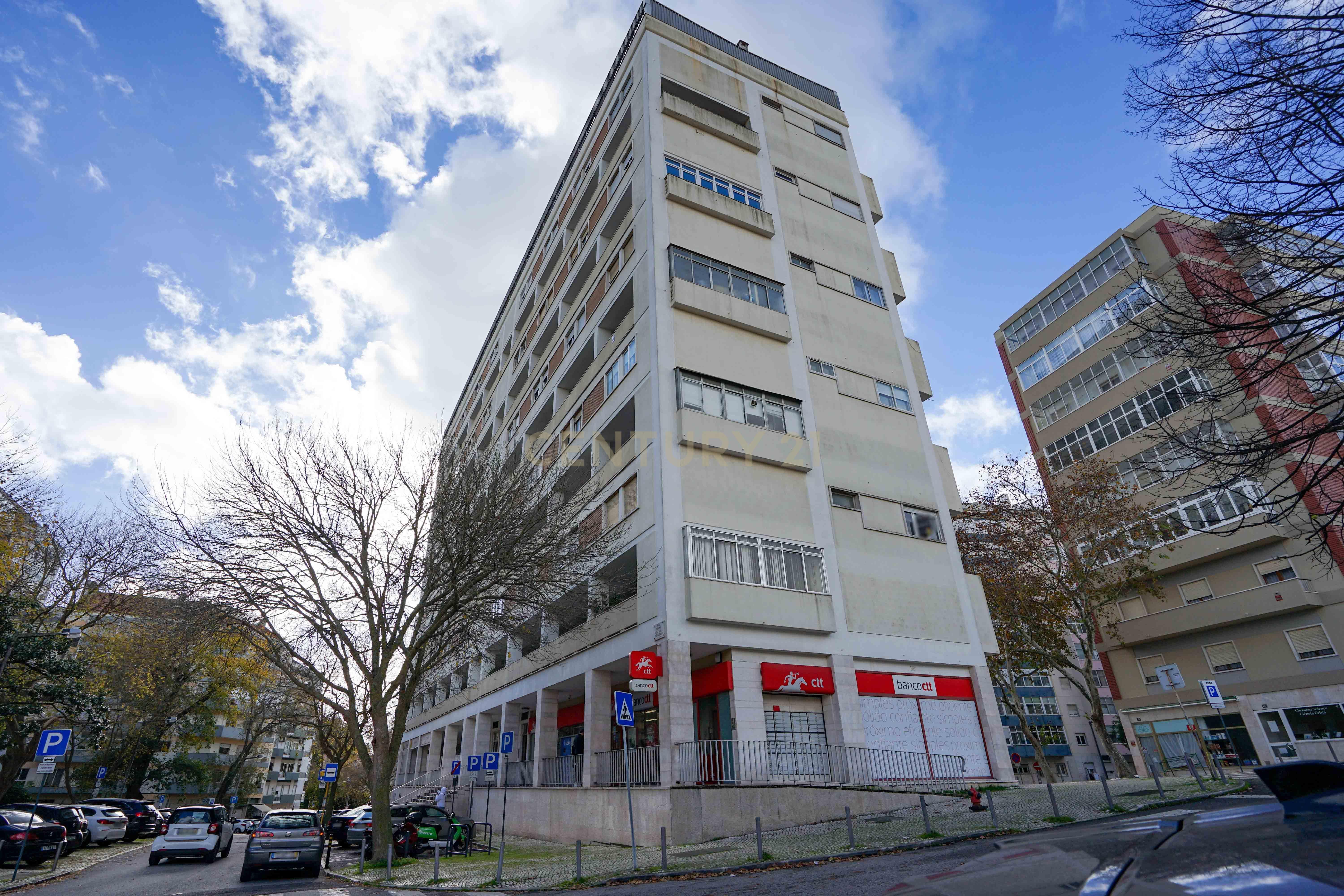 Duplex T4 em Lisboa com 125m² e serviços incluídos - Image 7