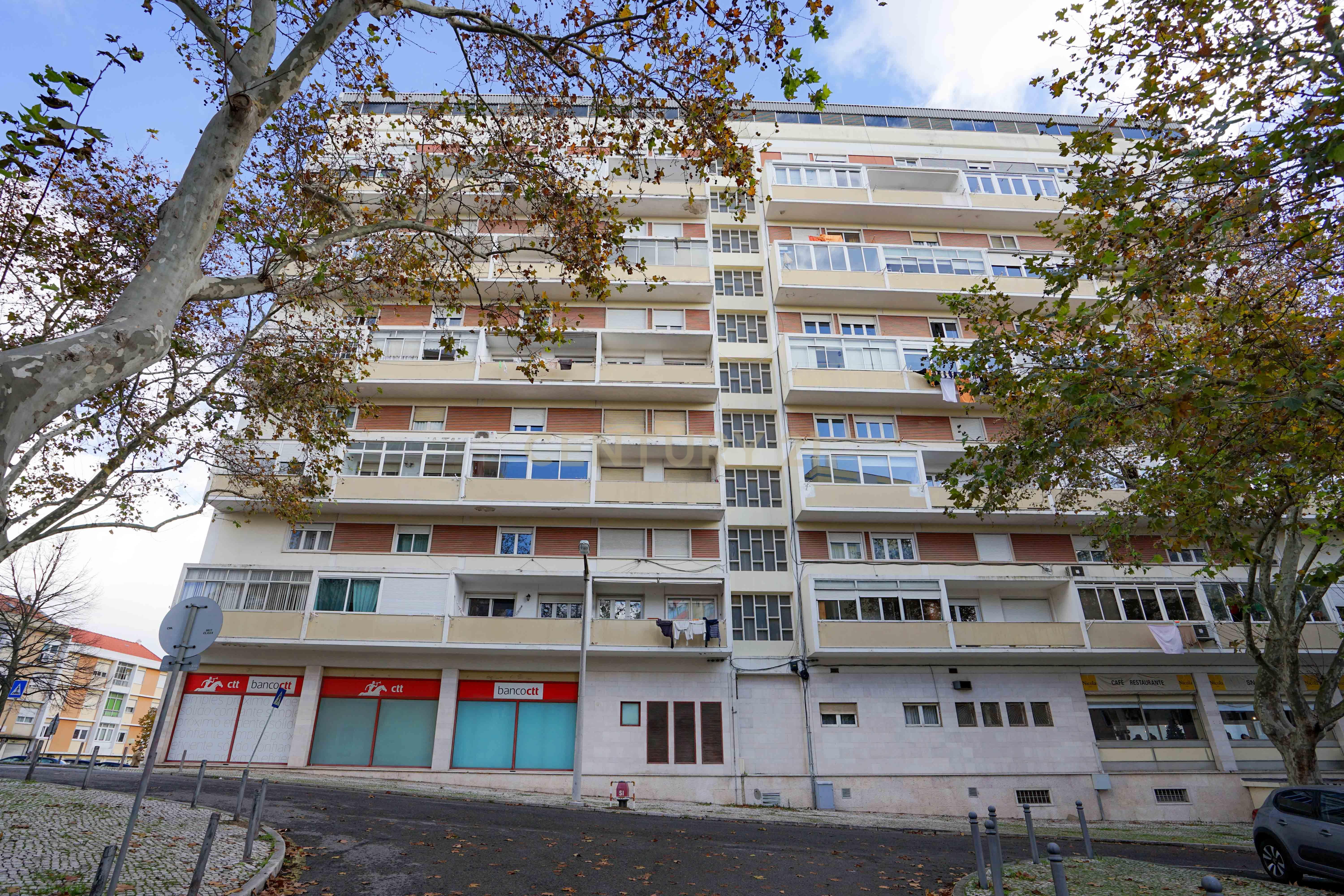 Duplex T4 em Lisboa com 125m² e serviços incluídos - Image 5