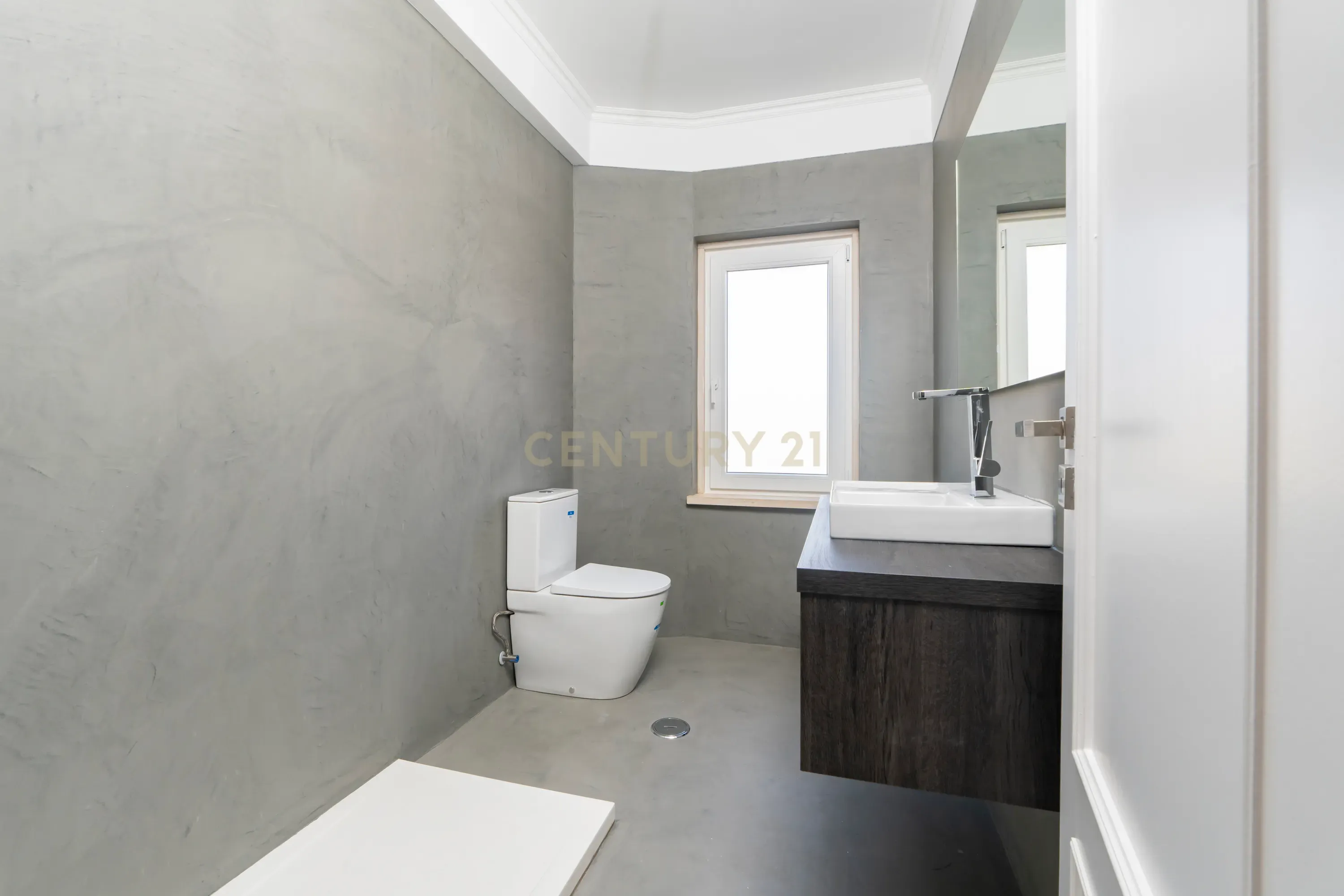 Apartamento Remodelado com Vista Mar na Ericeira, lugar de parqueamento e arrecadação - Image 24