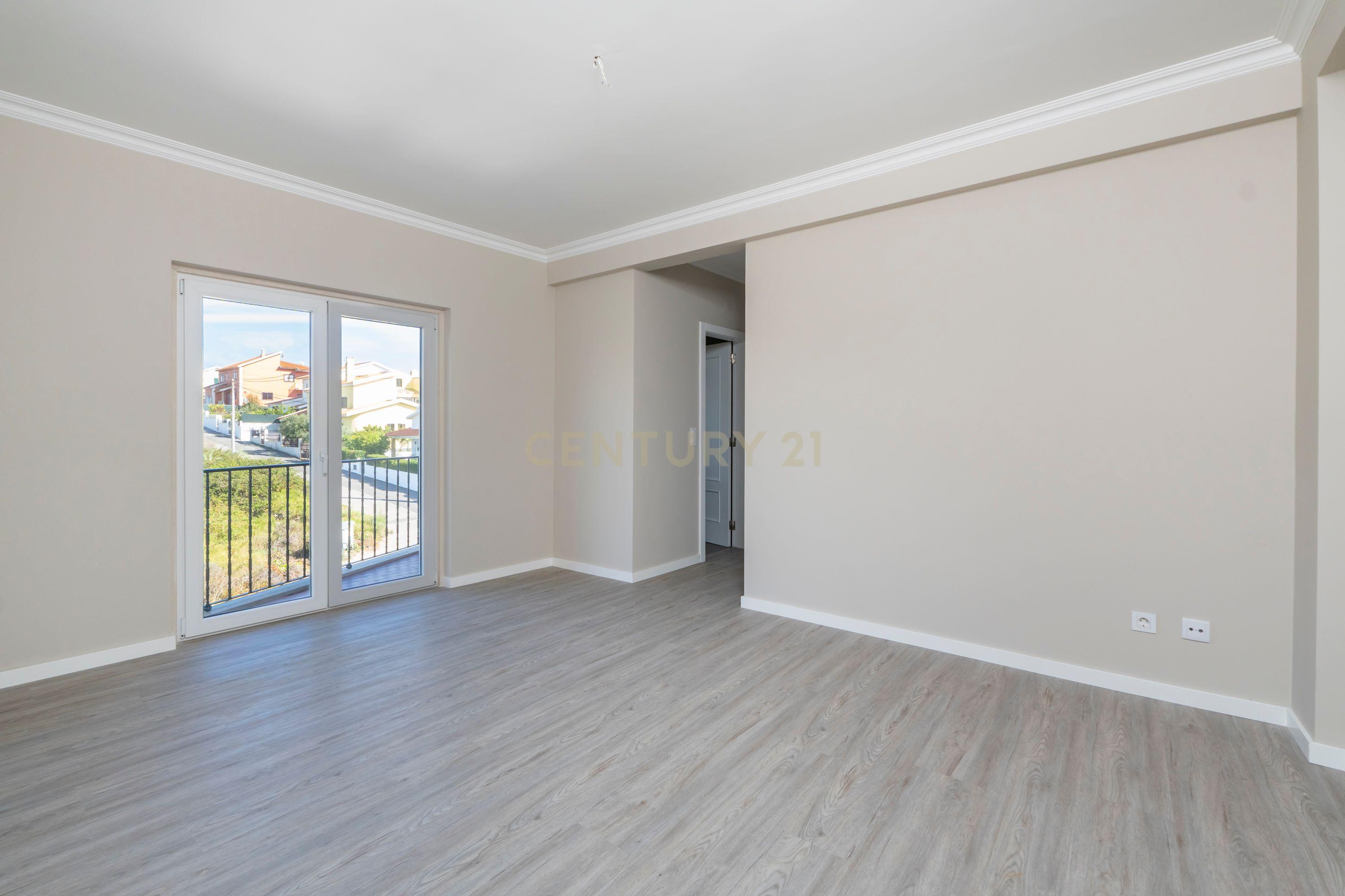 Apartamento Remodelado com Vista Mar na Ericeira, lugar de parqueamento e arrecadação - Image 20
