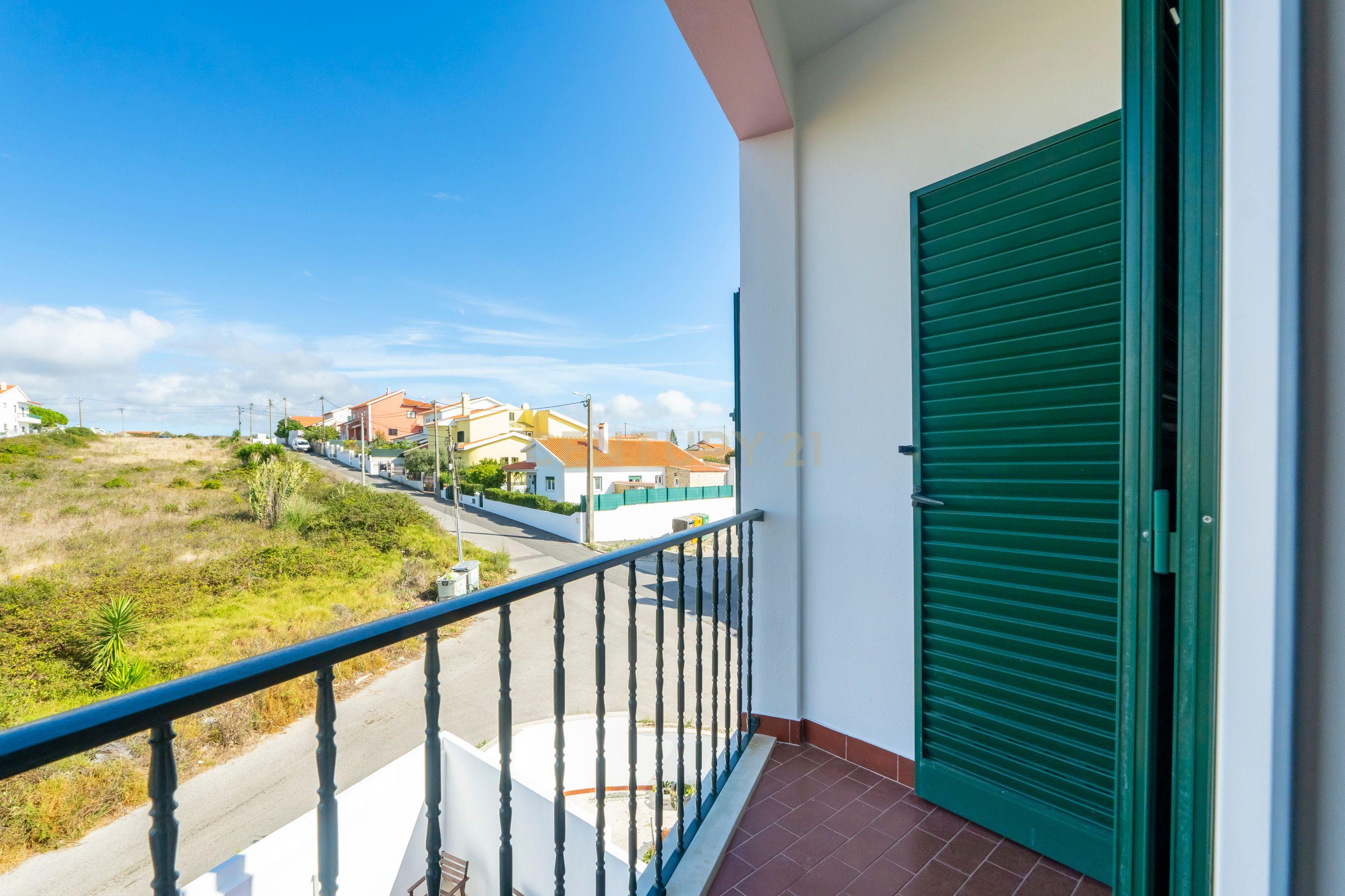 Apartamento Remodelado com Vista Mar na Ericeira, lugar de parqueamento e arrecadação - Image 35
