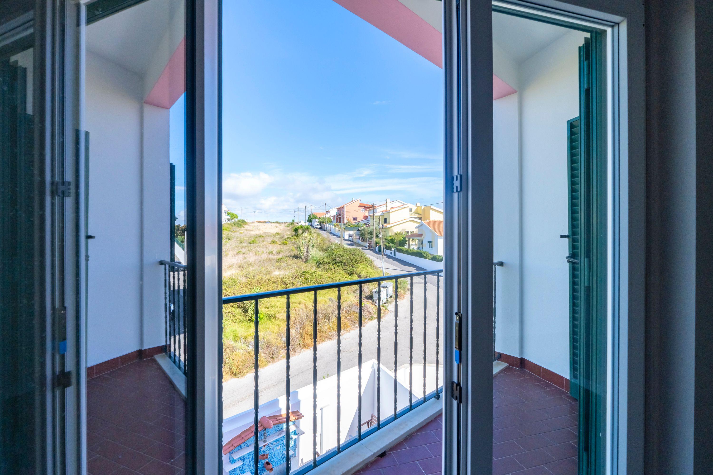 Apartamento Remodelado com Vista Mar na Ericeira, lugar de parqueamento e arrecadação - Image 26