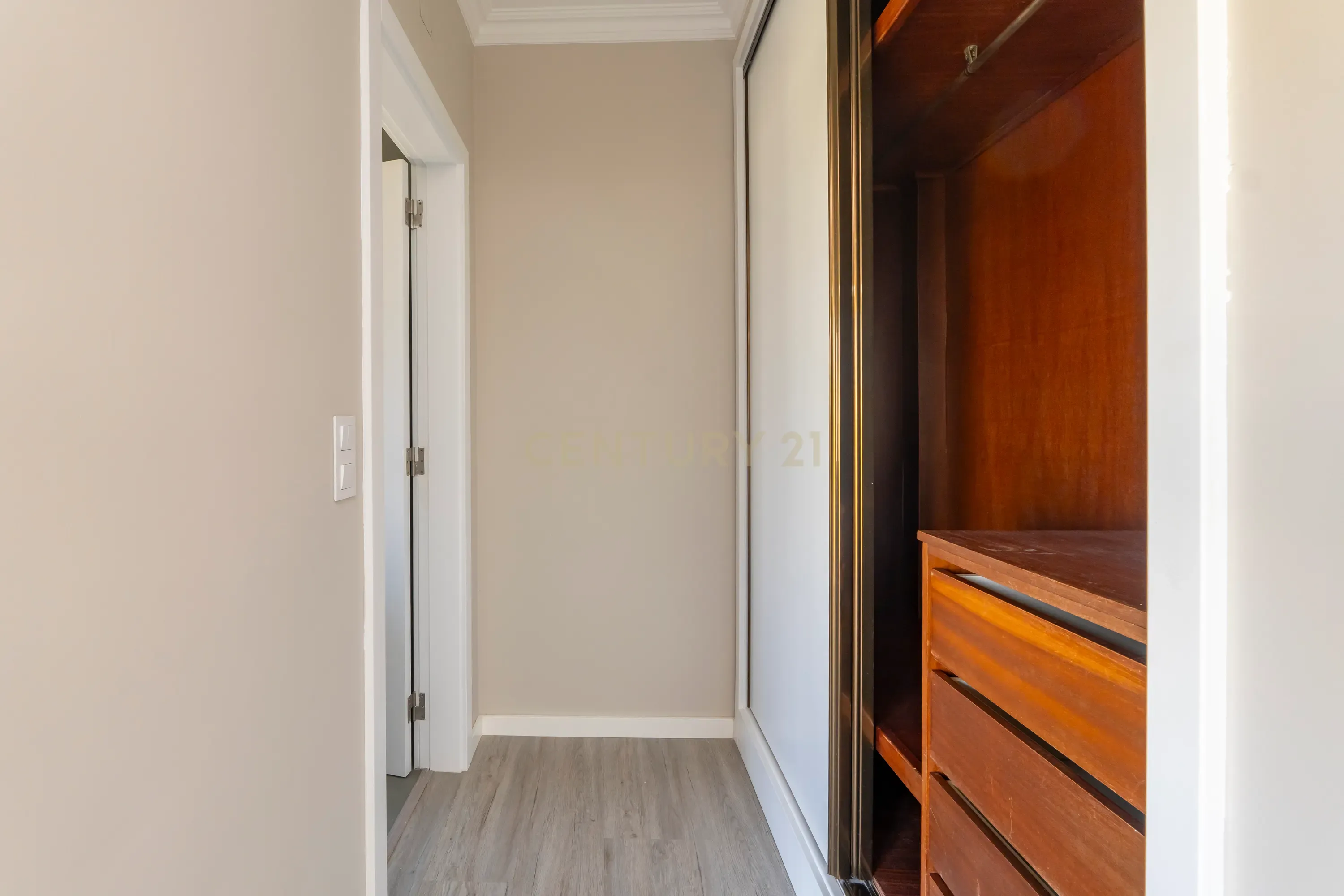 Apartamento Remodelado com Vista Mar na Ericeira, lugar de parqueamento e arrecadação - Image 23