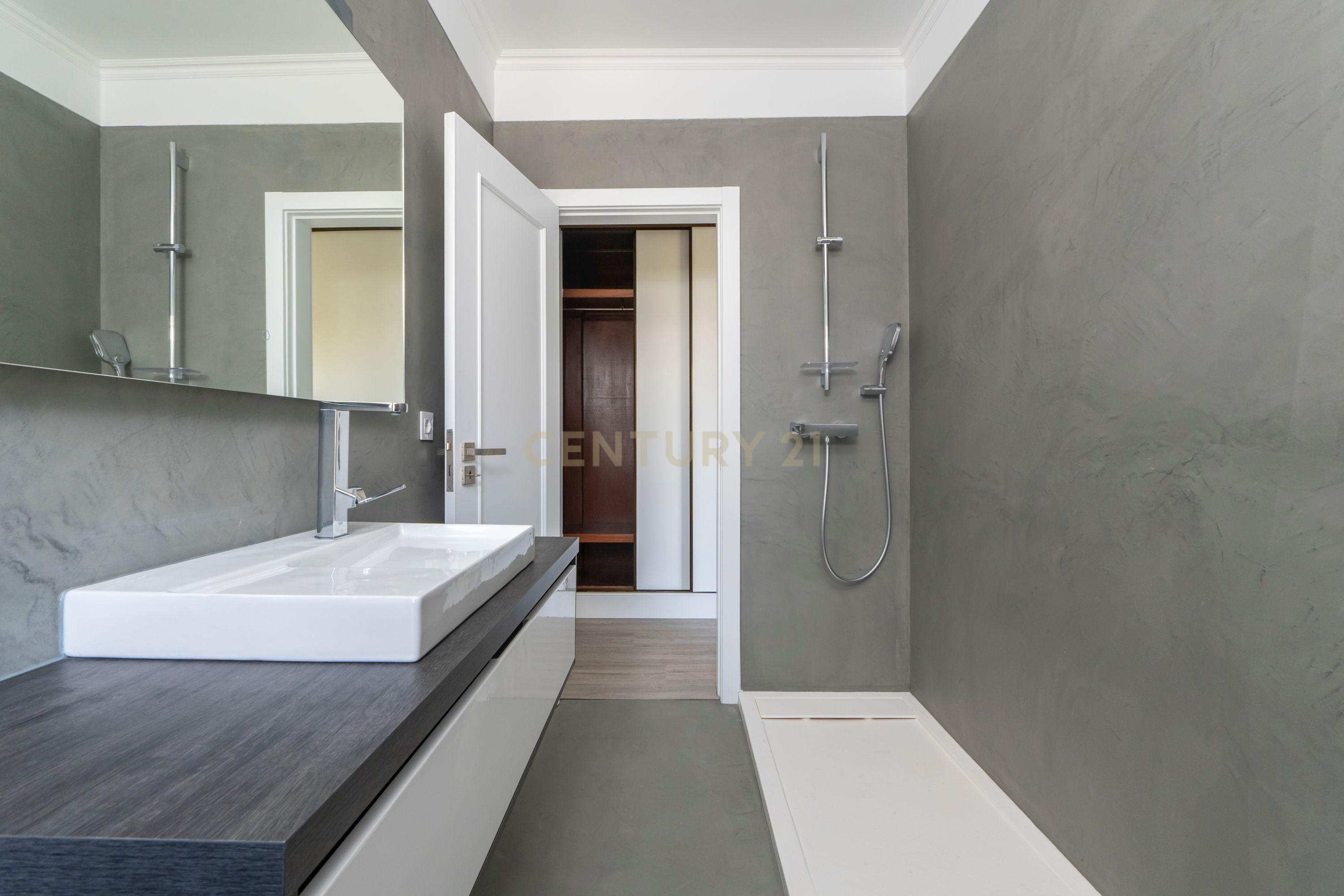 Apartamento Remodelado com Vista Mar na Ericeira, lugar de parqueamento e arrecadação - Image 31