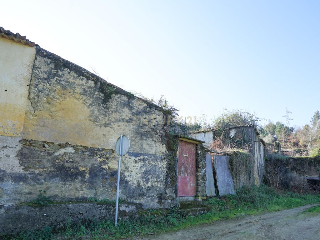Casa antiga com vistas panorâmicas numa localização sossegada a 10 min de Vila Nova de Poiares - Image 4