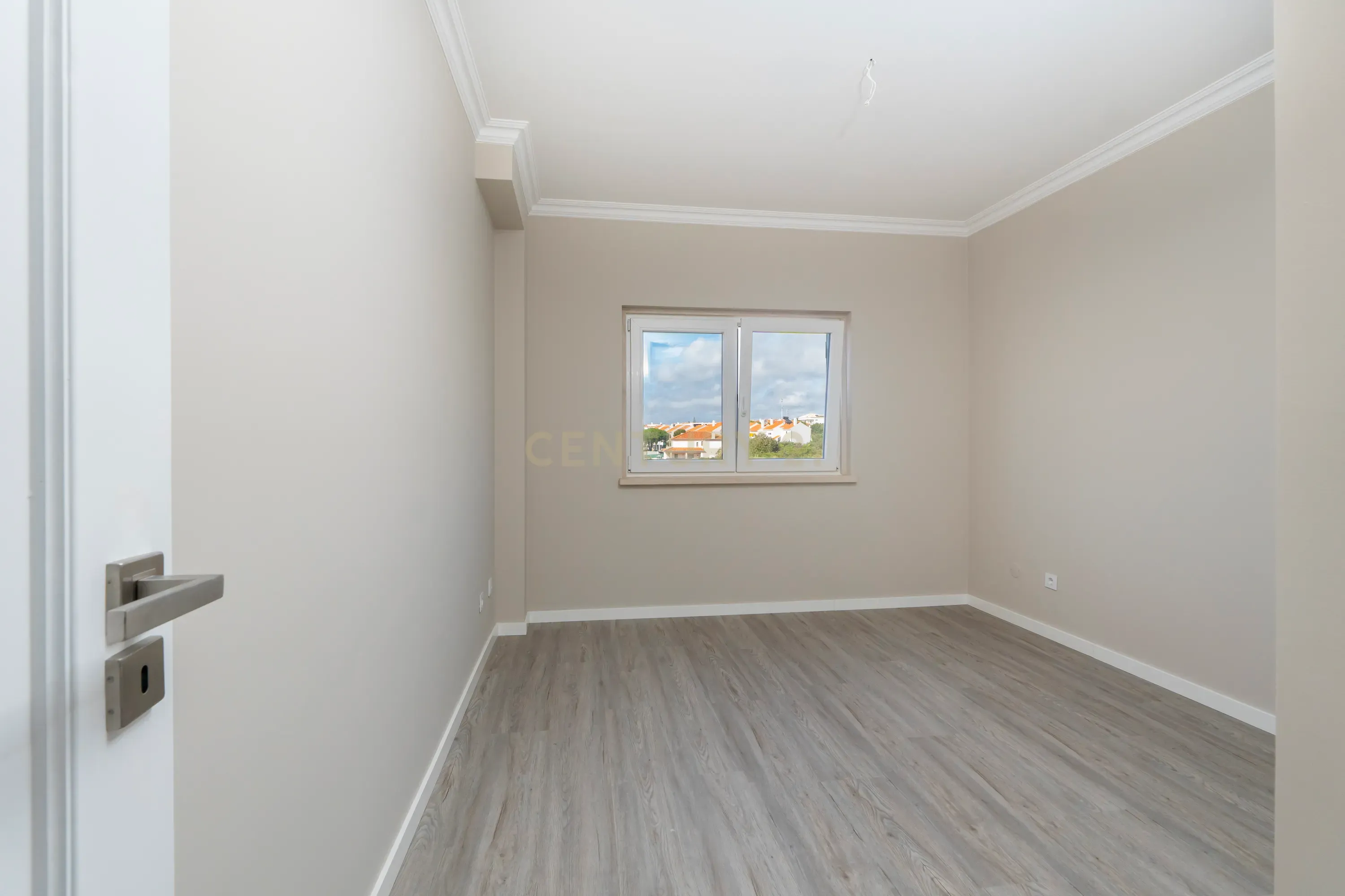 Apartamento Remodelado com Vista Mar na Ericeira, lugar de parqueamento e arrecadação - Image 27