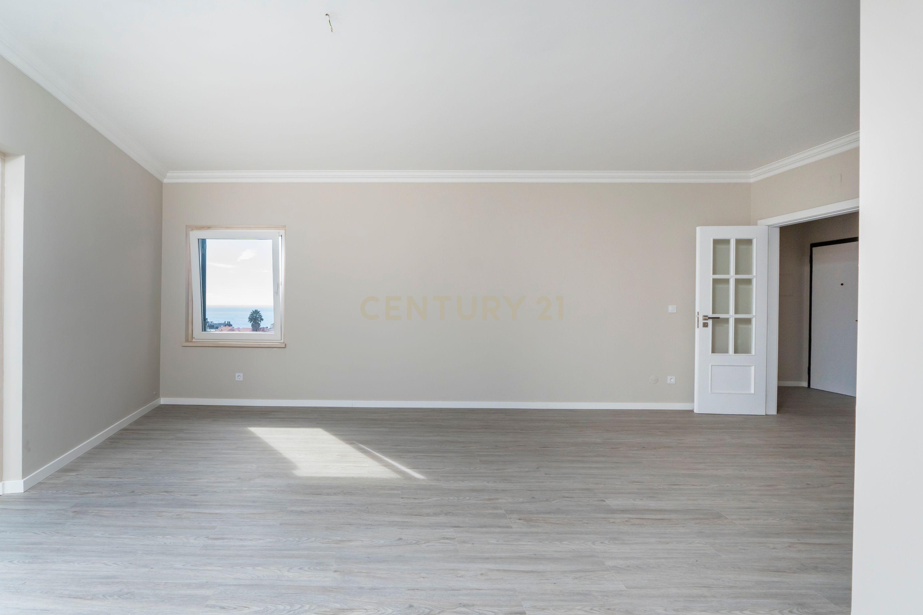 Apartamento Remodelado com Vista Mar na Ericeira, lugar de parqueamento e arrecadação - Image 14