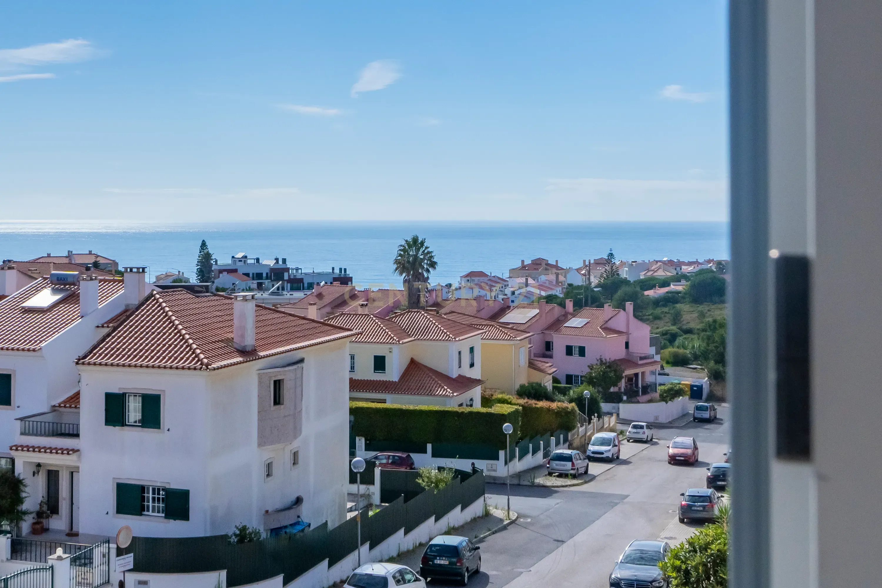 Apartamento Remodelado com Vista Mar na Ericeira, lugar de parqueamento e arrecadação - Image 7