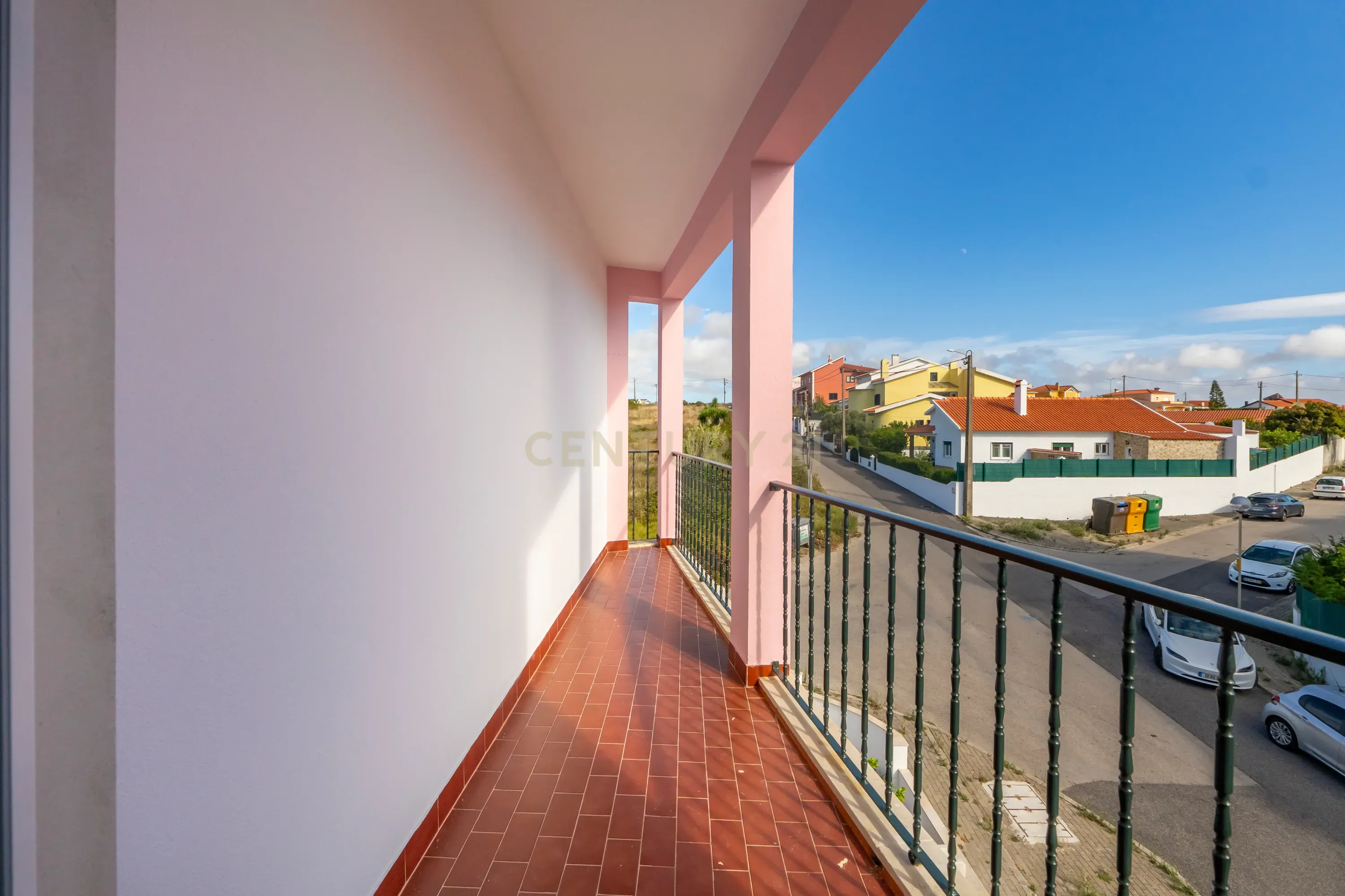Apartamento Remodelado com Vista Mar na Ericeira, lugar de parqueamento e arrecadação - Image 17