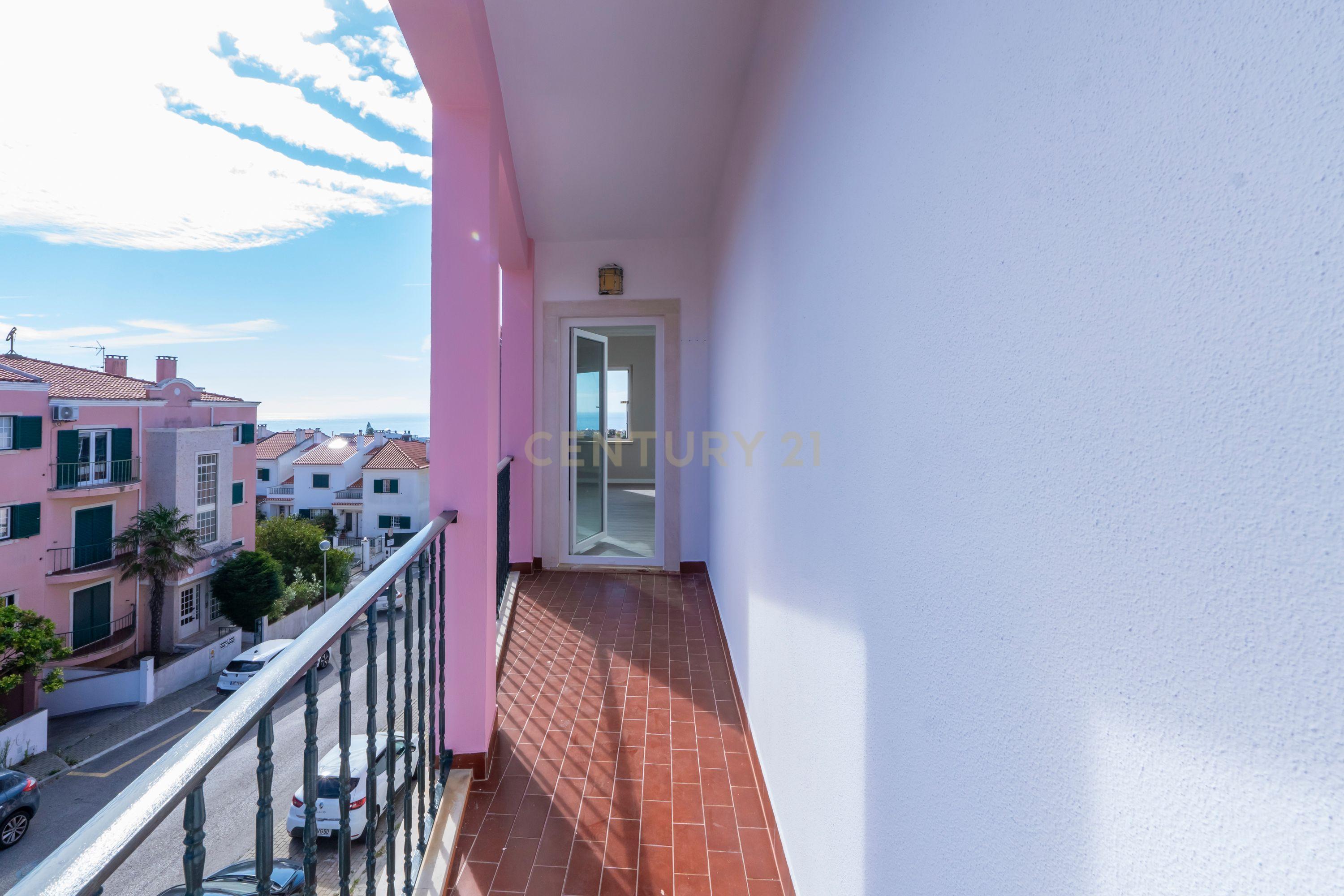Apartamento Remodelado com Vista Mar na Ericeira, lugar de parqueamento e arrecadação - Image 16