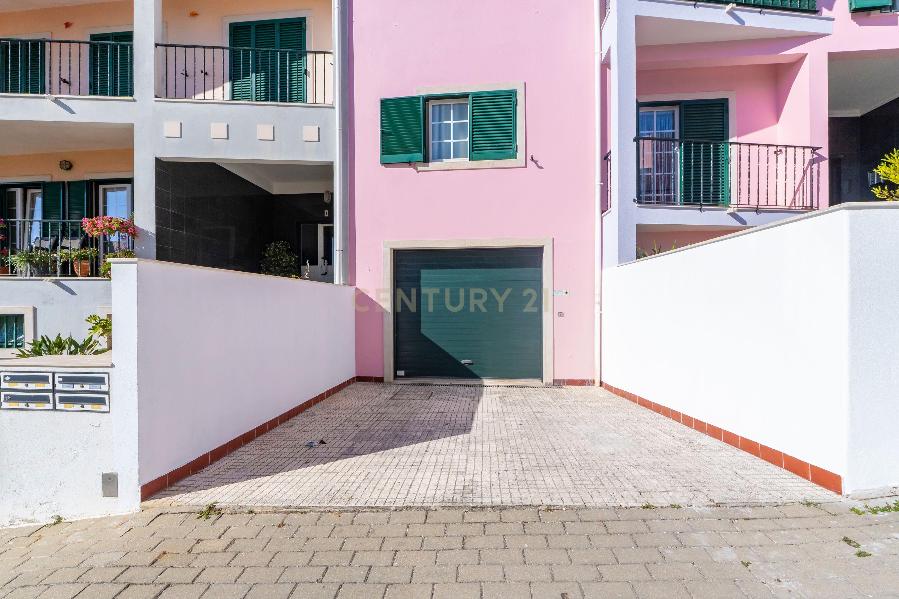 Apartamento Remodelado com Vista Mar na Ericeira, lugar de parqueamento e arrecadação - Image 39