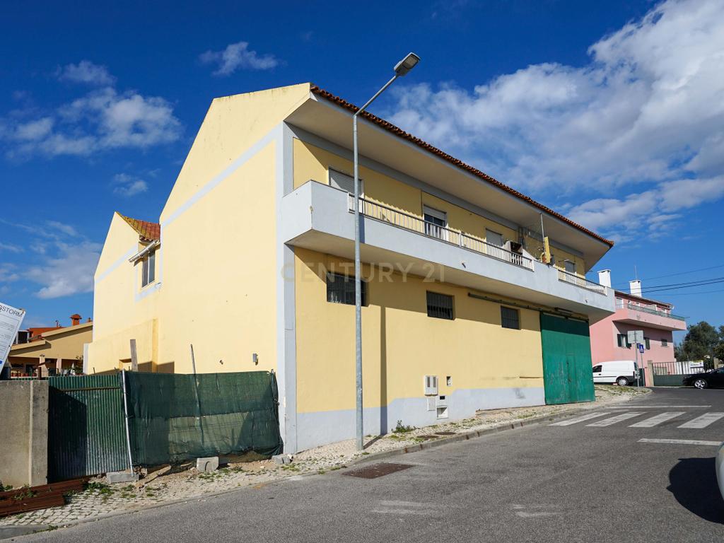 Prédio em Camarate para venda . - Image 7