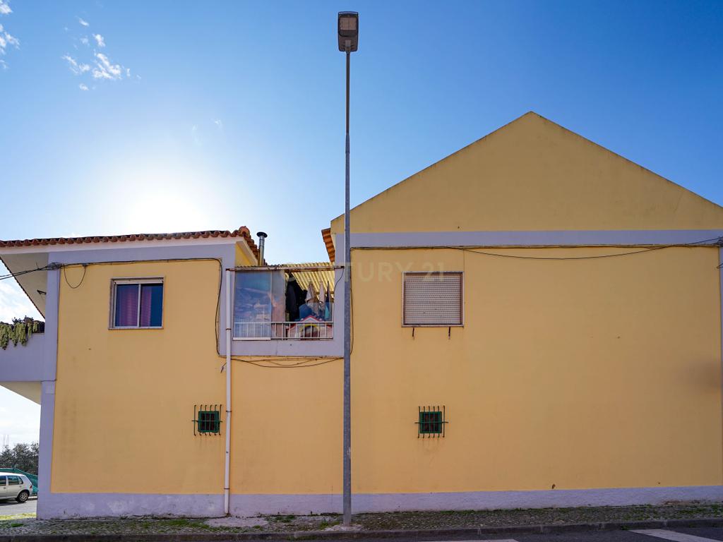 Prédio em Camarate para venda . - Image 3