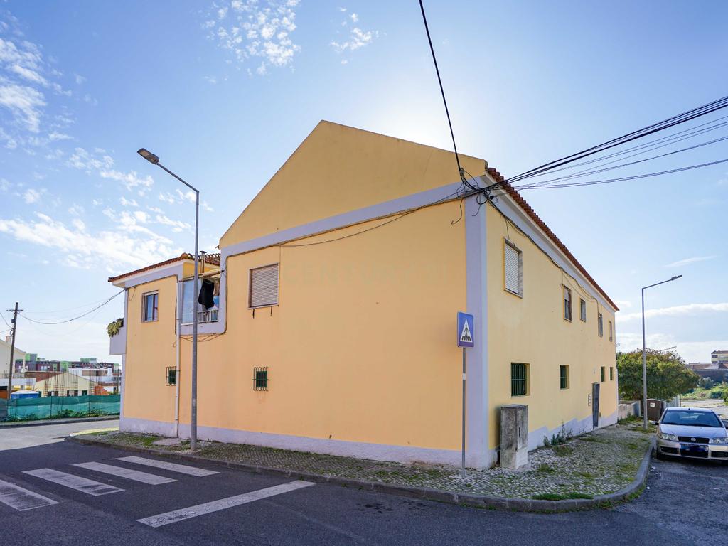 Prédio em Camarate para venda . - Image 10