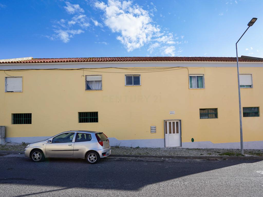 Prédio em Camarate para venda . - Image 8