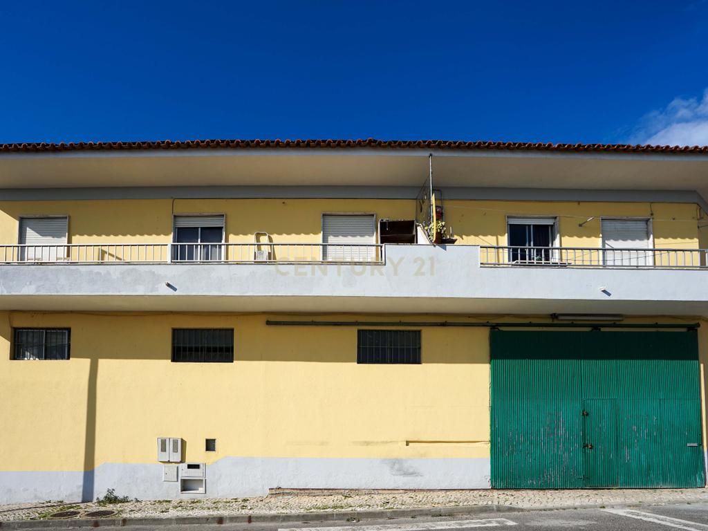 Prédio em Camarate para venda . - Image 4